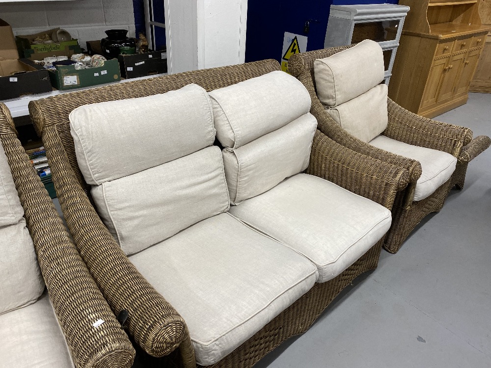 21st cent. Wicker conservatory set. Sofa, armchairs, footstools, dining table and four chairs. - Bild 3 aus 3