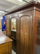 19th cent. Mahogany compactum/wardrobe with fitted interior. 66½ins. x 80ins. x 19ins.