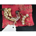 Jewellery: Brooch yellow metal marked and tested 14ct, set with five 6.5mm cultured pearls. 6g. Plus