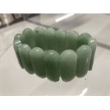 Oriental Jewellery: 20th cent. Jade elasticated bracelet with fourteen individual lozenge shaped