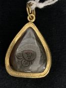 Jewellery: Sino-Asian Buddha rock crystal yellow metal mounted tests 18ct, depicting the Buddha