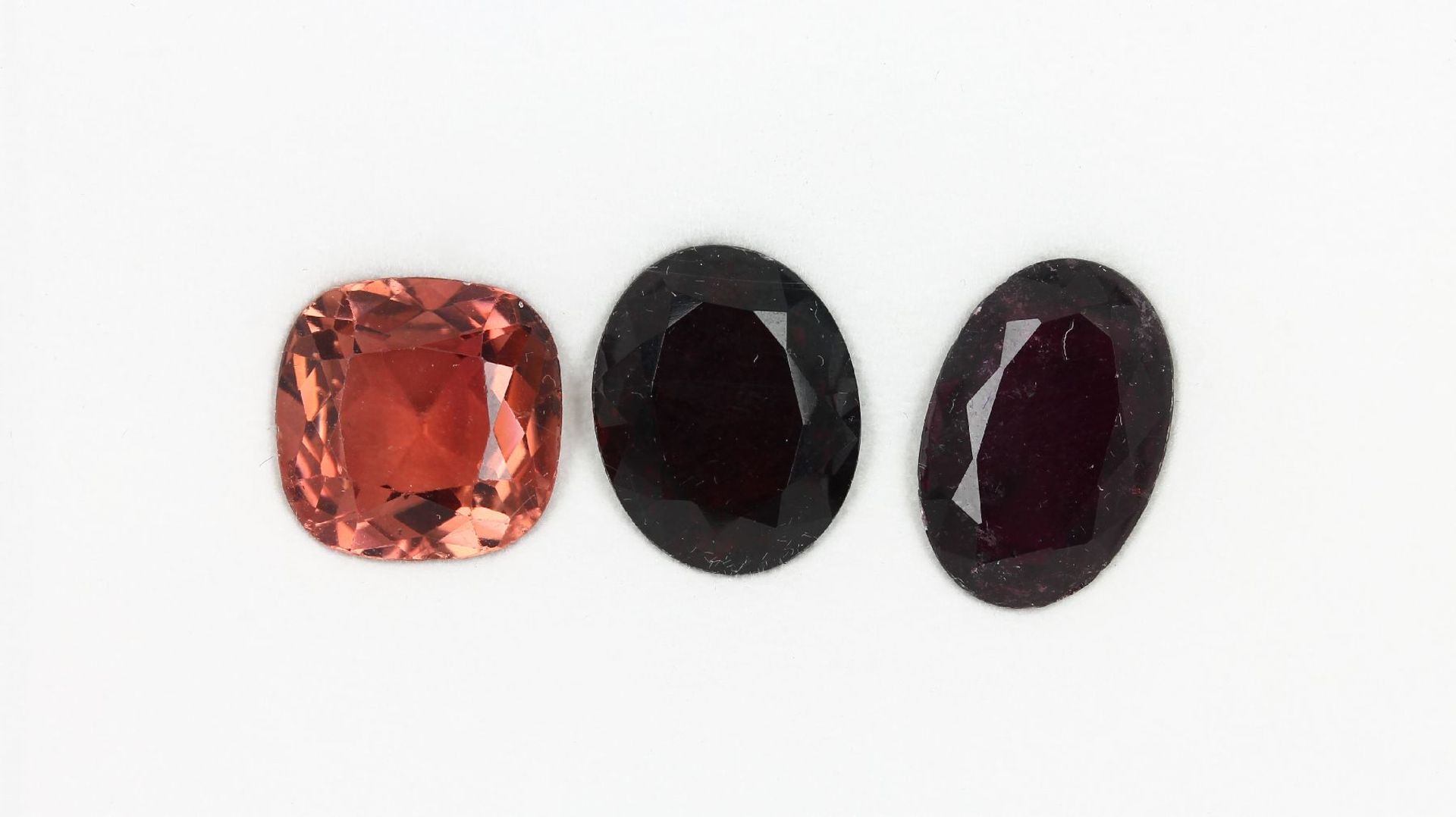 Lot loose tourmalines total approx. 28.57 , oval bevelled and cushion-cut, different colours