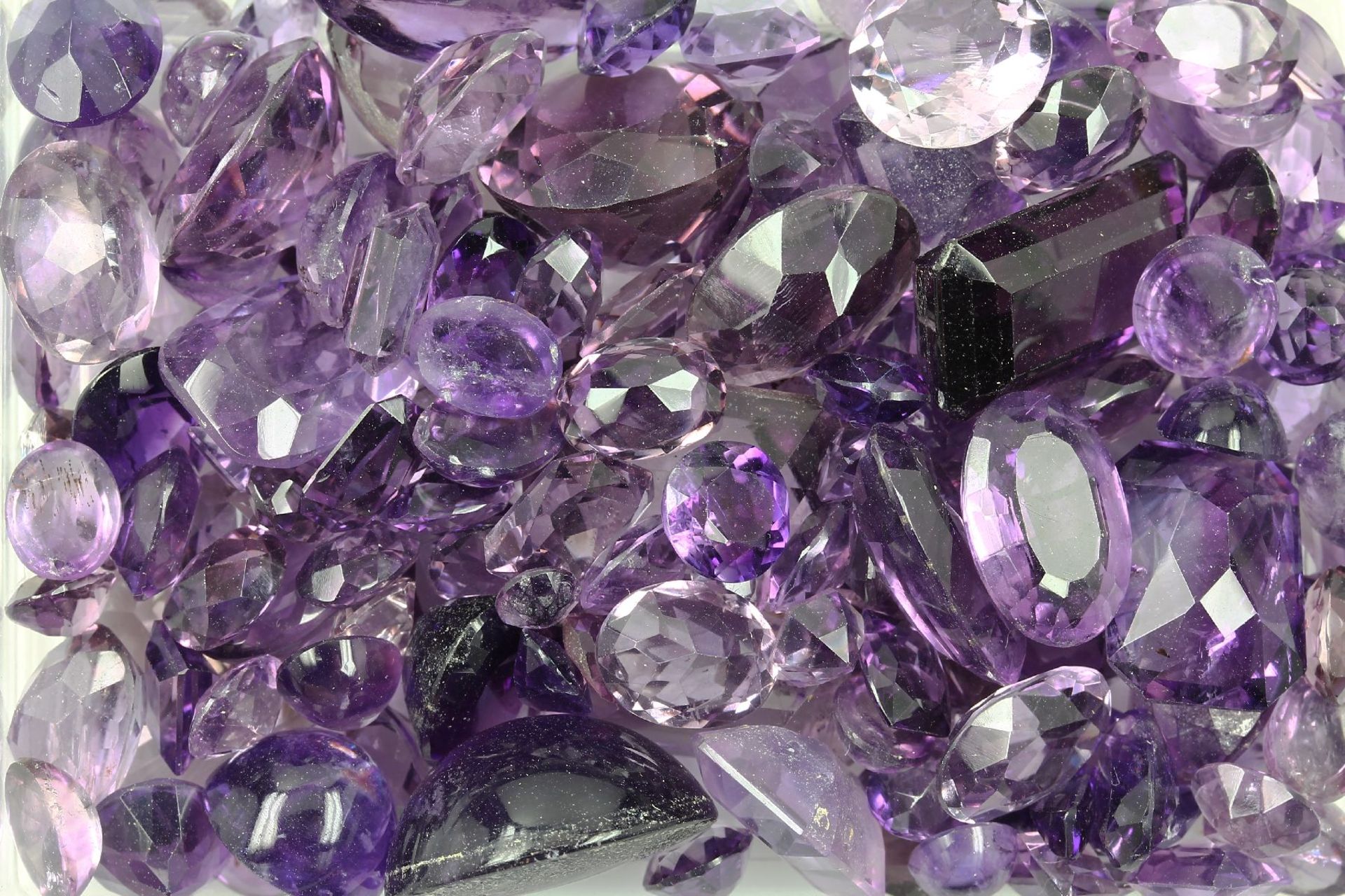 Lot loose amethysts total approx. 439 ct , different shapes, colours, sizes and cuts