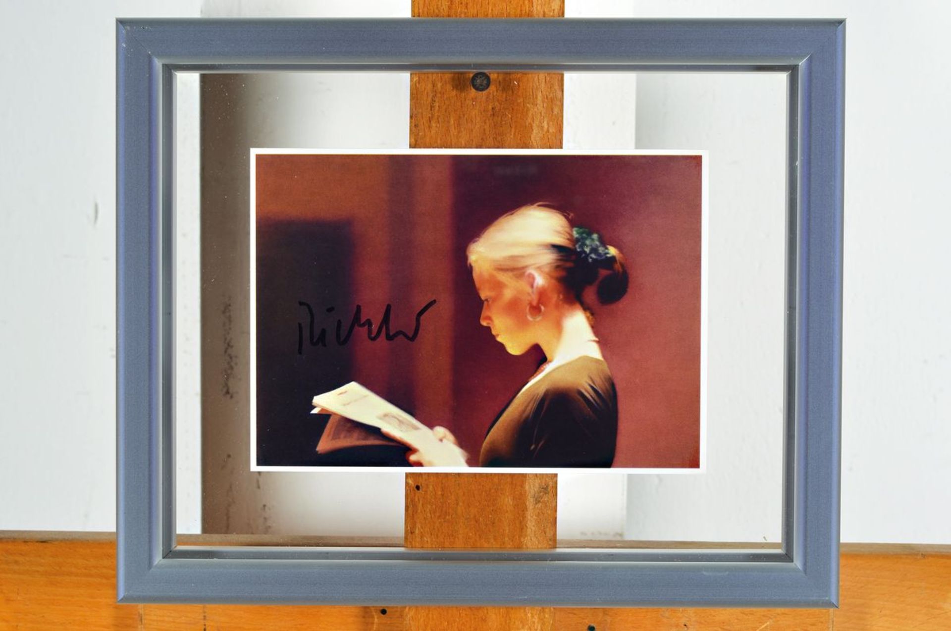 Gerhard Richter, born 1932, "reading", art- card, hand signed.,framed between double Plexiglas , - Image 2 of 2