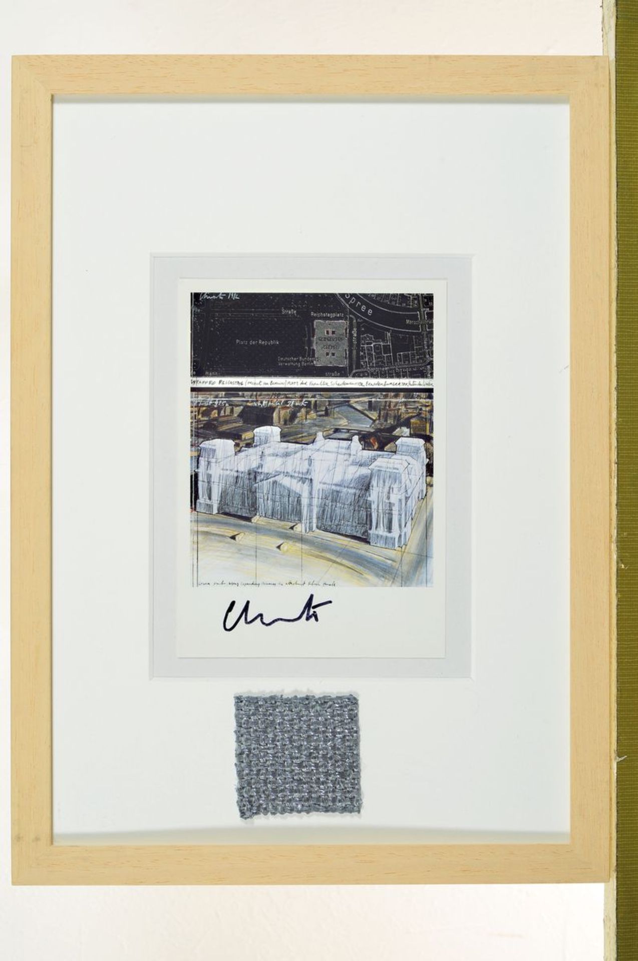 Christo and Jeanne Claude, born 1935, Multiplewith Original Stoff, signed, "Veiled Reichstag", - Image 3 of 3