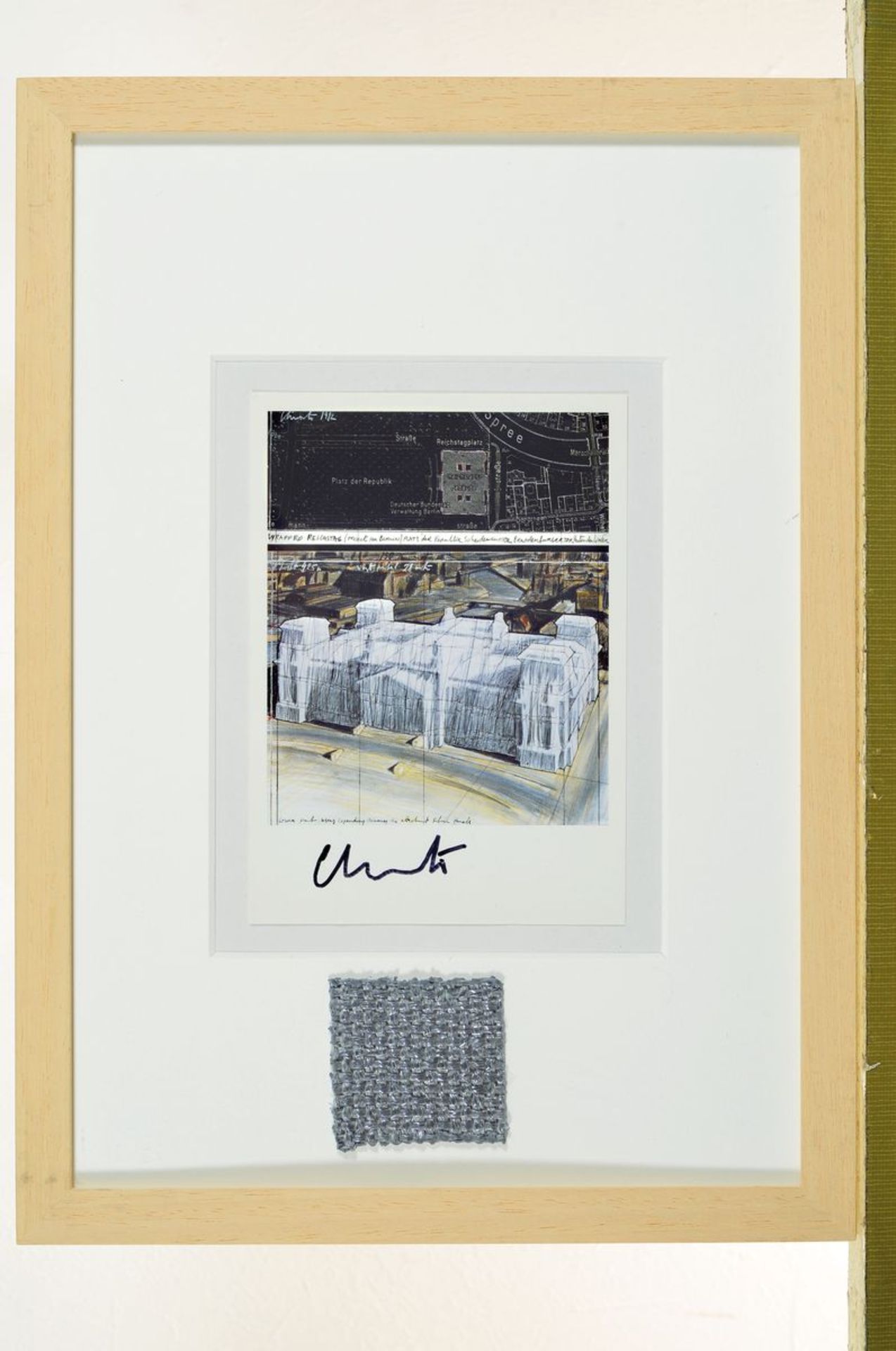 Christo and Jeanne Claude, born 1935, Multiplewith Original Stoff, signed, "Veiled Reichstag", - Bild 3 aus 3