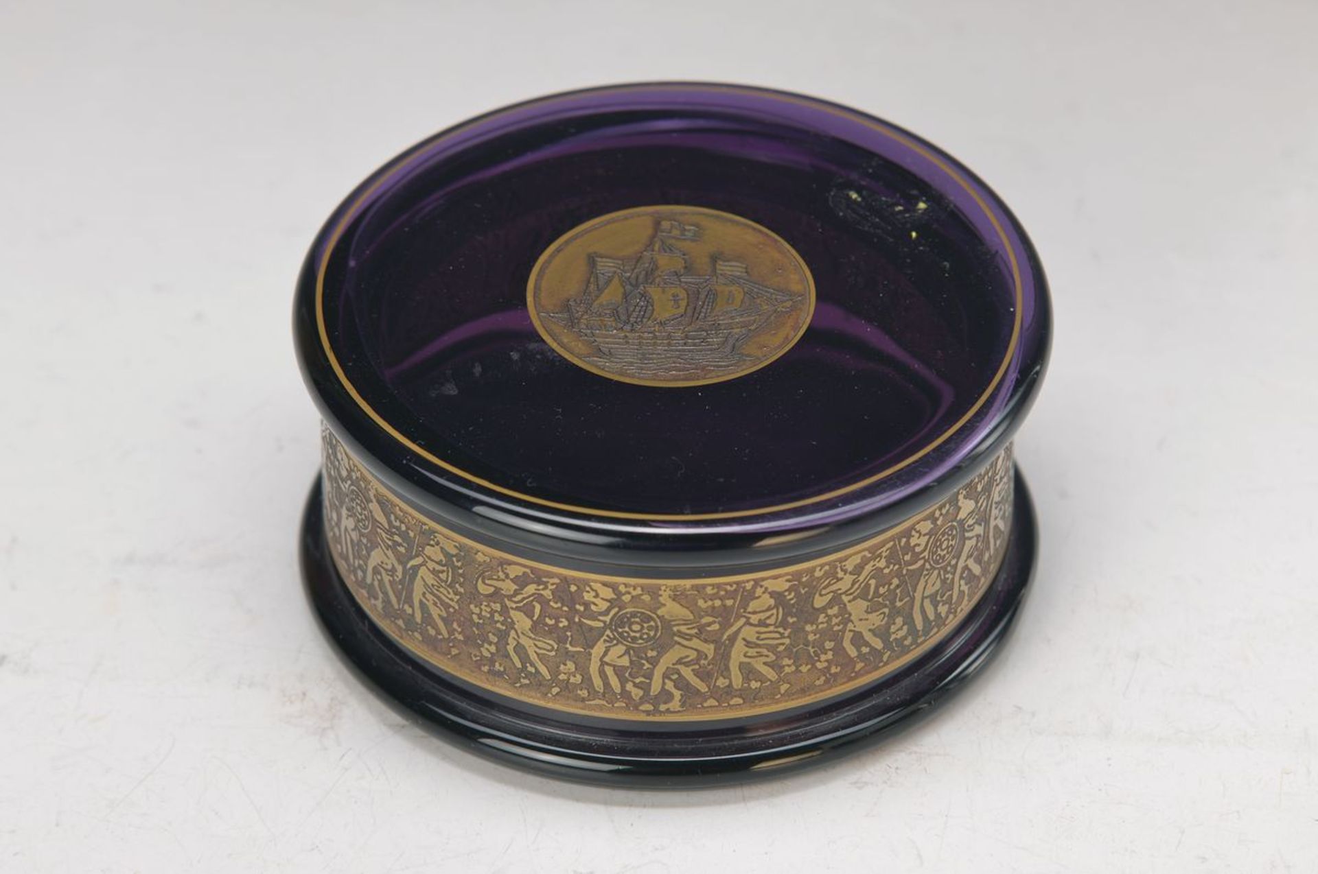 lid box, Moser Karlsbad, around 1910-20, purple glass, encircling antique Frieze gilt, cover with