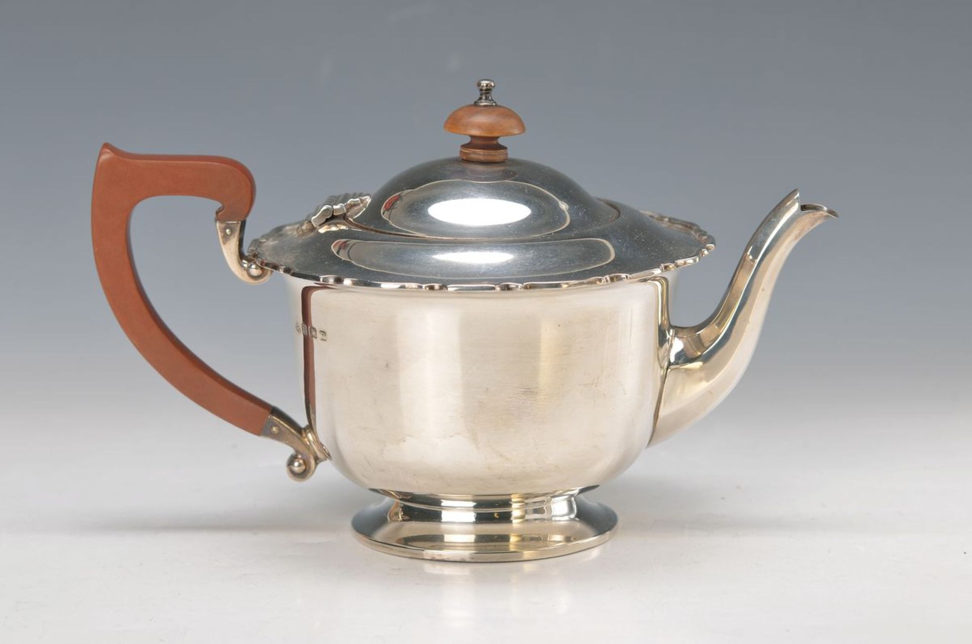 tea pot, Birmingham, around 1920, Sterling silver, in so-called late Victorian style, good