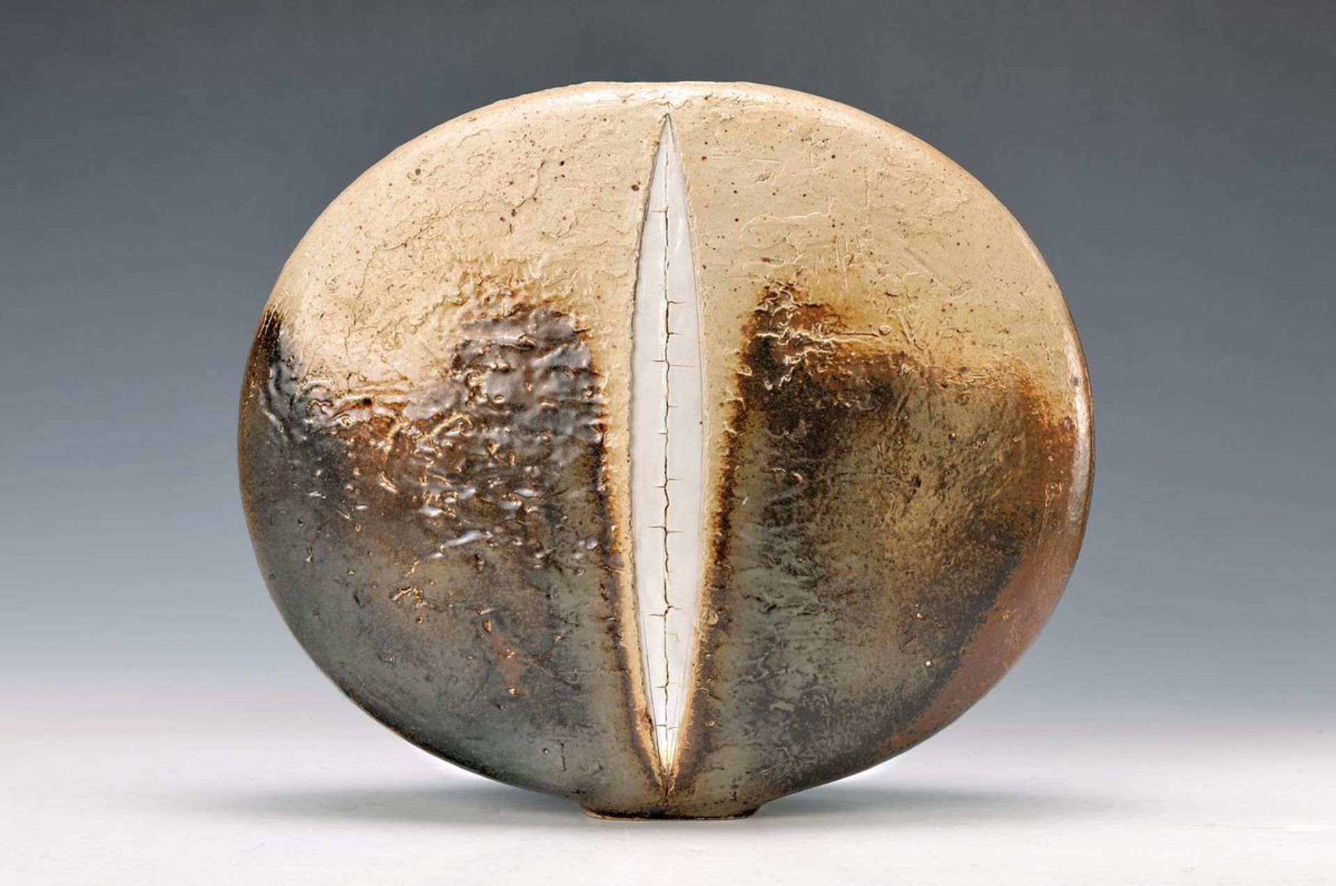 vase, Gotlind and Gerald Weigel, 1960s, stoneware, flat round shape, tawny and silver brown