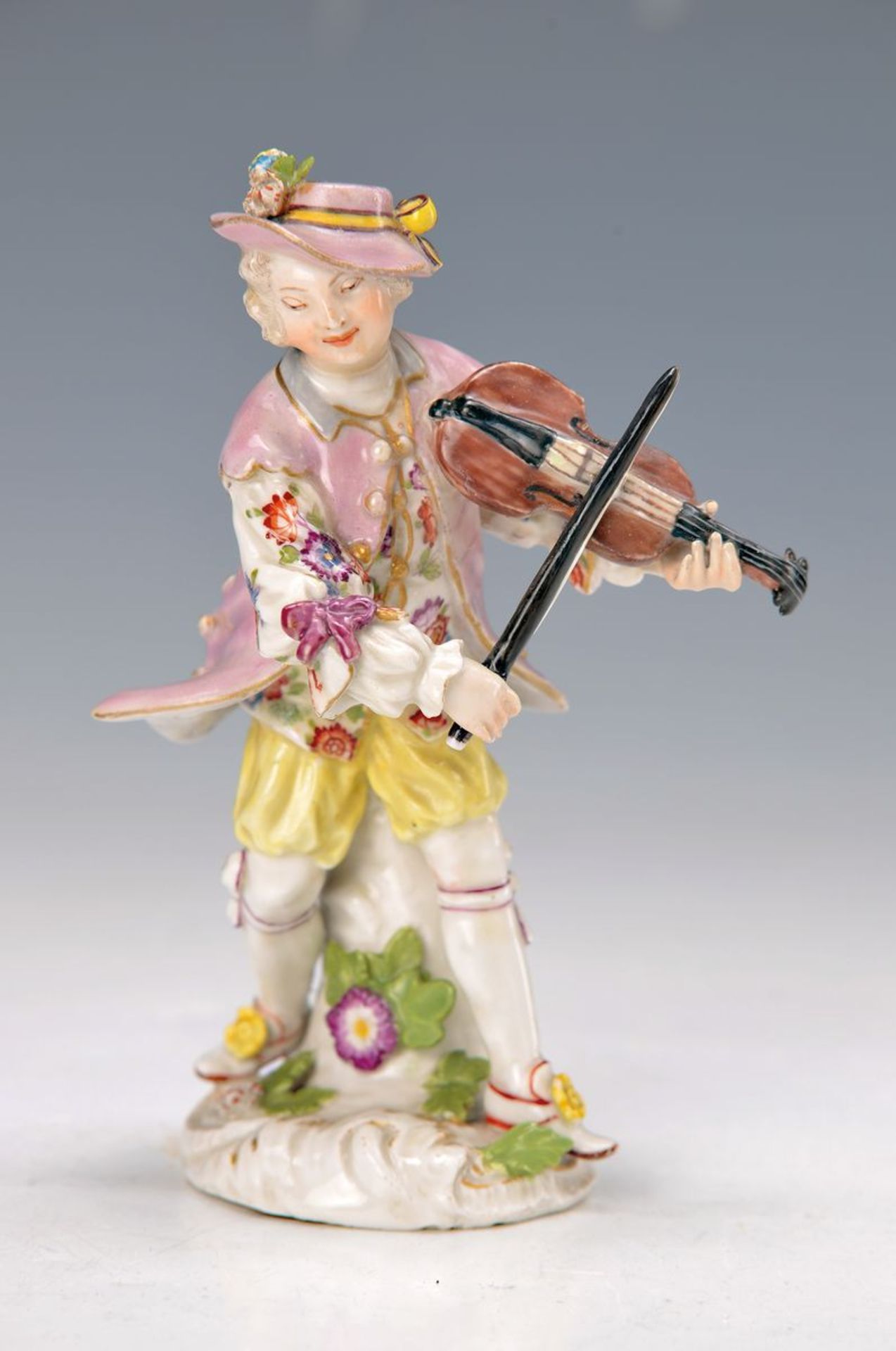 figurine, Meissen, around 1765, point time, Violin player of the gallant band, design by Friedrich
