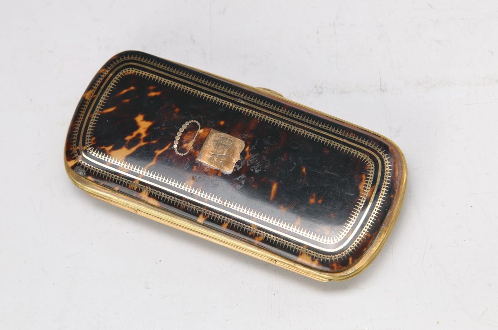 tortoiseshell-case, France, around, 1870, withGoldpiqué, monogramm AD, minor traces of age, minor