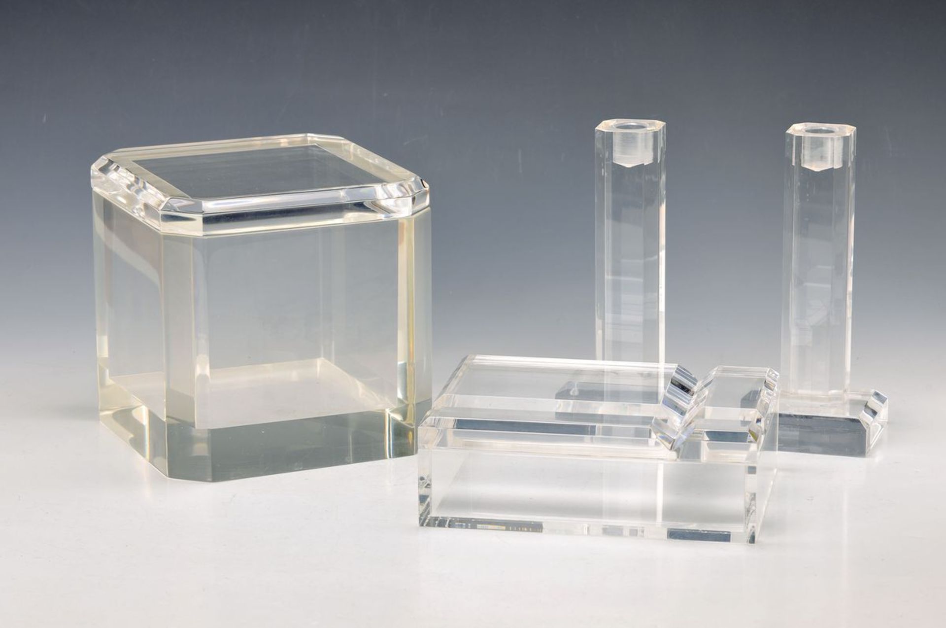 Lot Arcyl glass, Evelyn Th. Schobert, Linea Serpente, high large lid box approx. 18 x 17.5x 18 cm,