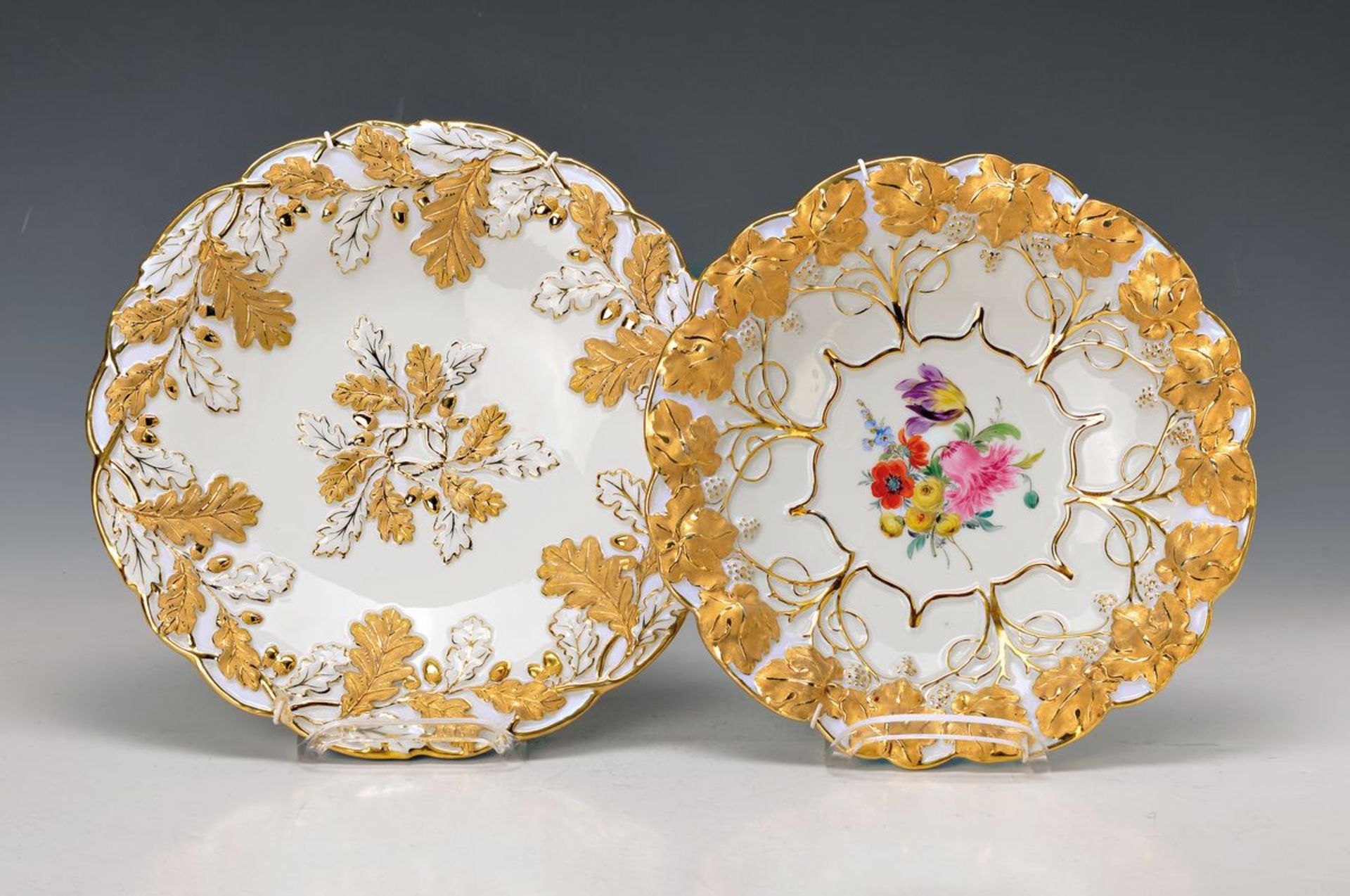 couple of pompous bowls/-plates, Meissen, 1924-33, wine leat embossment, matt- and bright gilding,