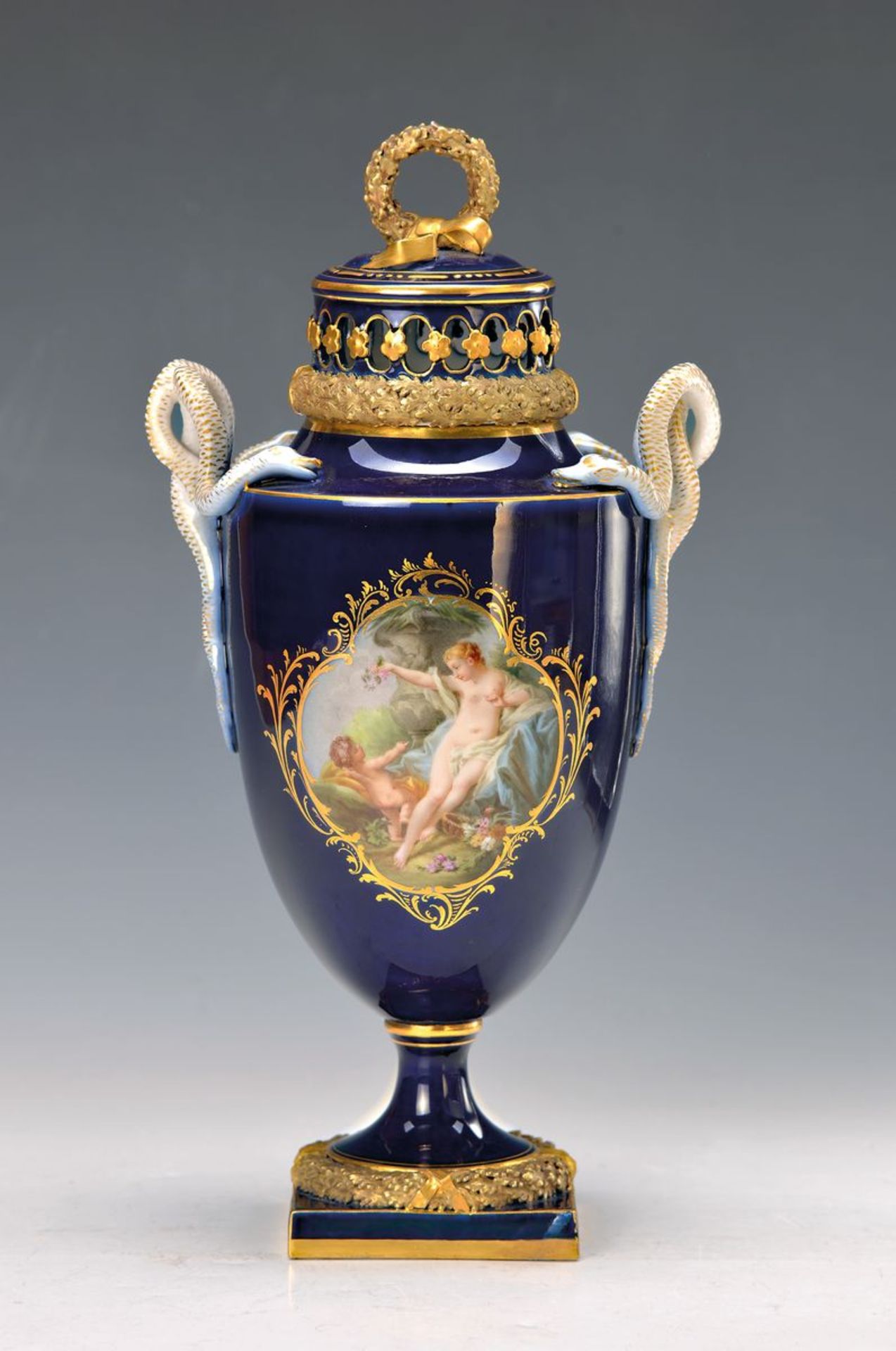 Pomp lidded vase, Meissen, around 1880/90, porcelain, cobalt blue ground, two-sided quality full