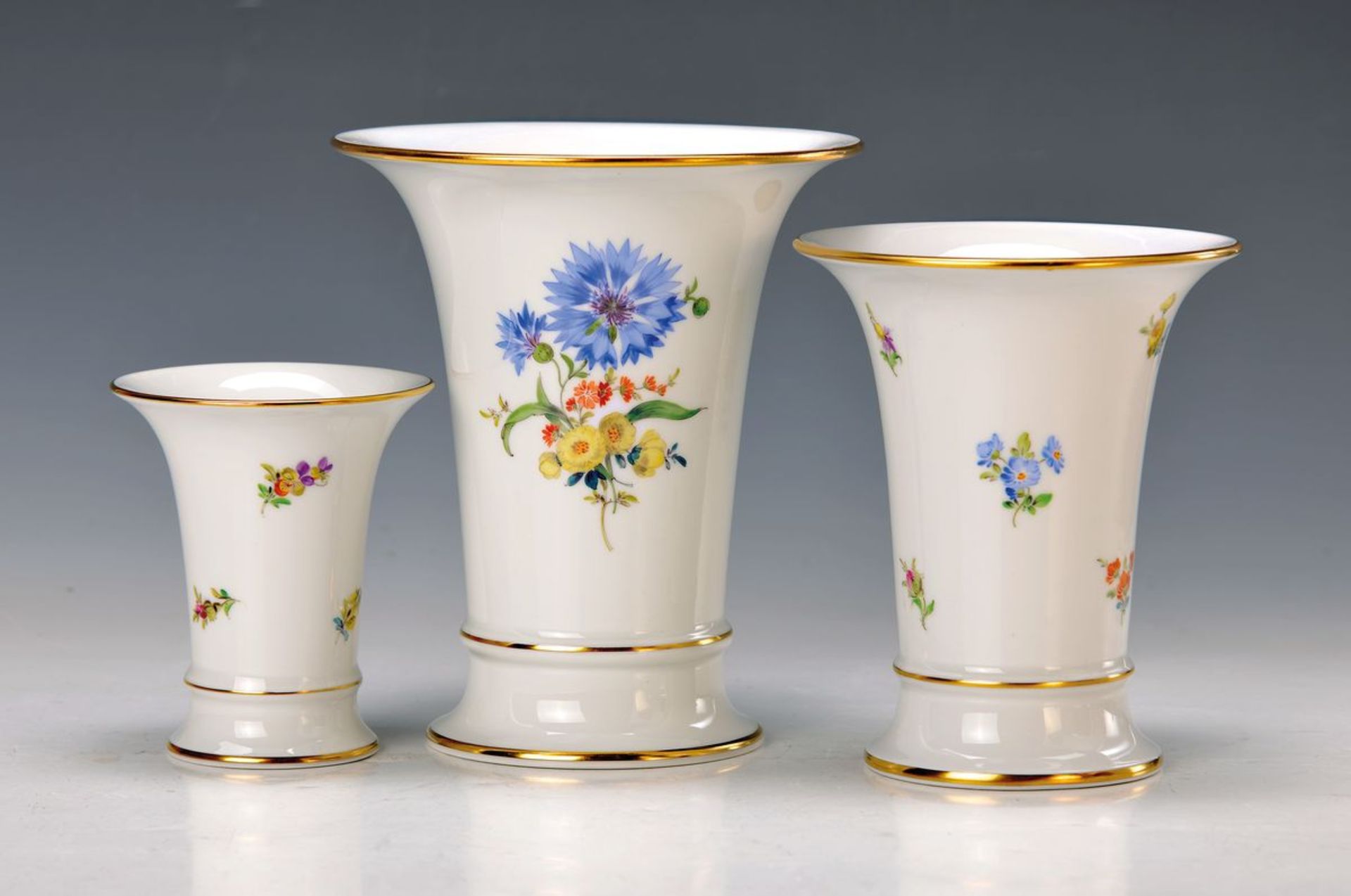 3 vases, Meissen, 2. Half 20.th c., floral decor, H. approx. 16cm, flower 3, strewn flowers, 10