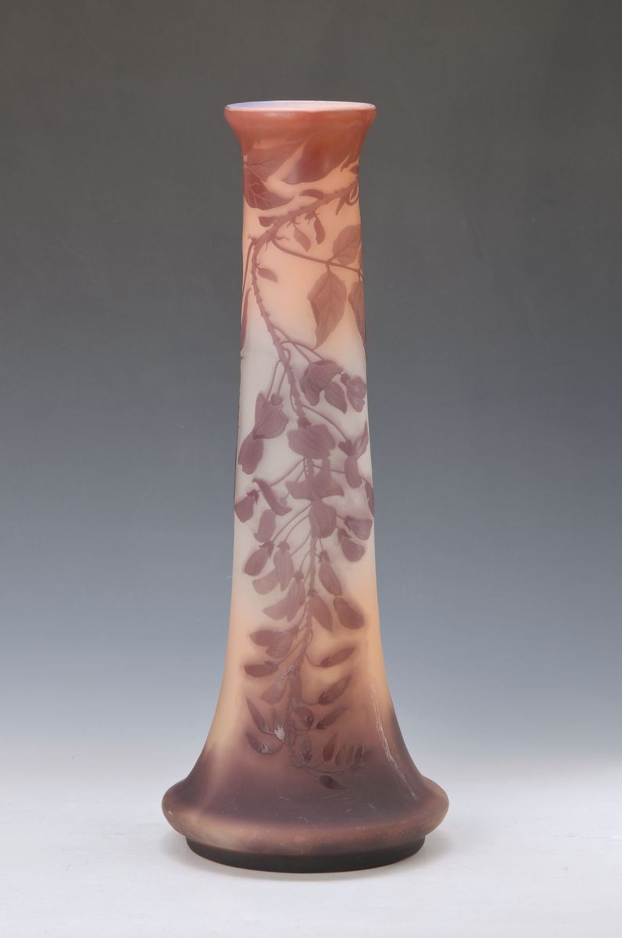 Large vase, Gallé, around 1915/20, leaf decoration, probably maple, purple external layer, signed,