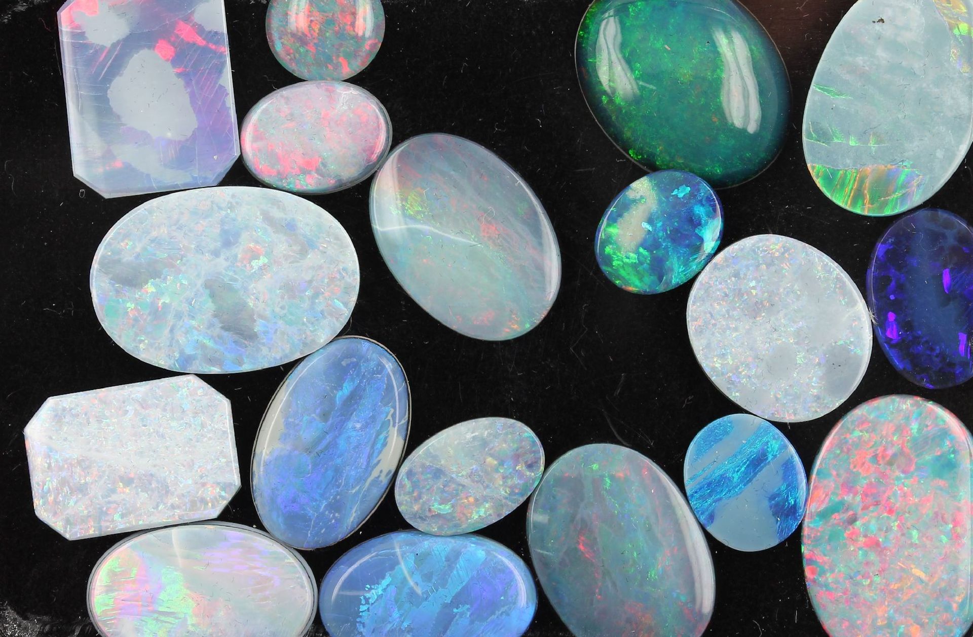 Lot 18 loose opal-dublettes and -triplets total approx. 98 ct , different shapes, dismounted