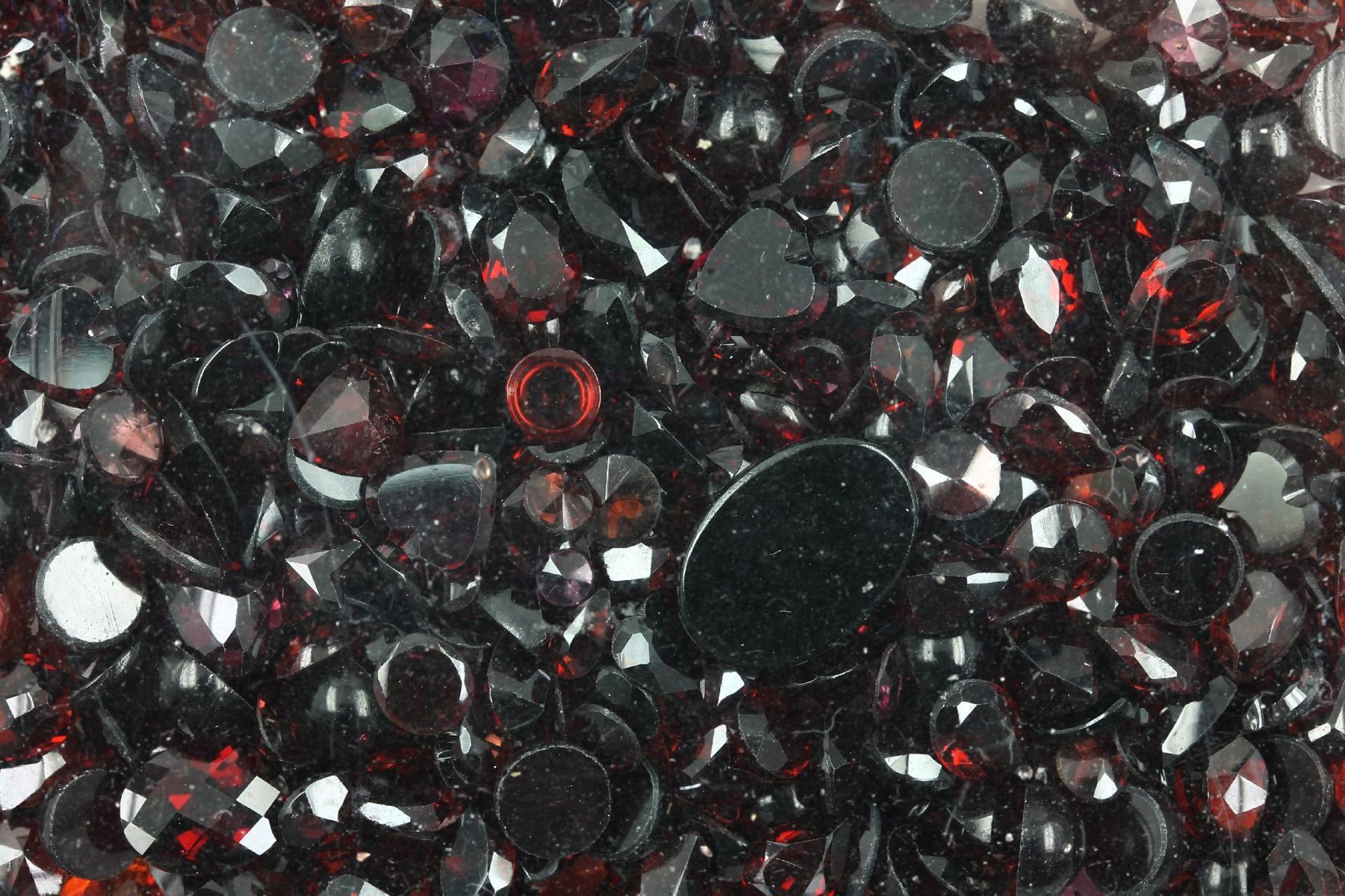 Lot loose garnets total approx. 410 ct , different shapes and cabochons, dismounted