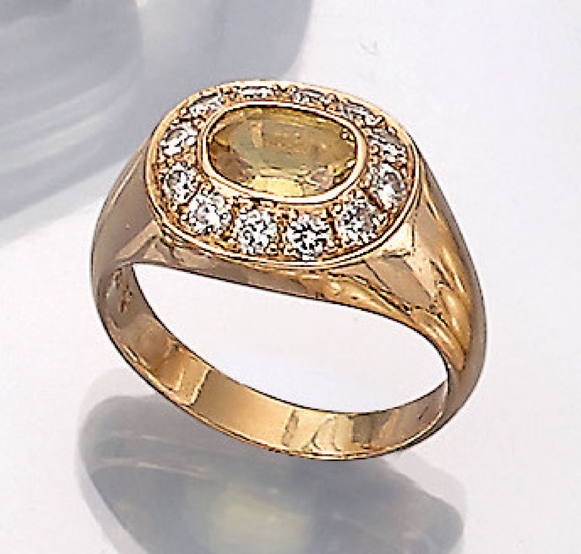 18 kt gold ring with sapphire and brilliants , YG 750/000, oval bevelled yellow sapphire approx. 1.0