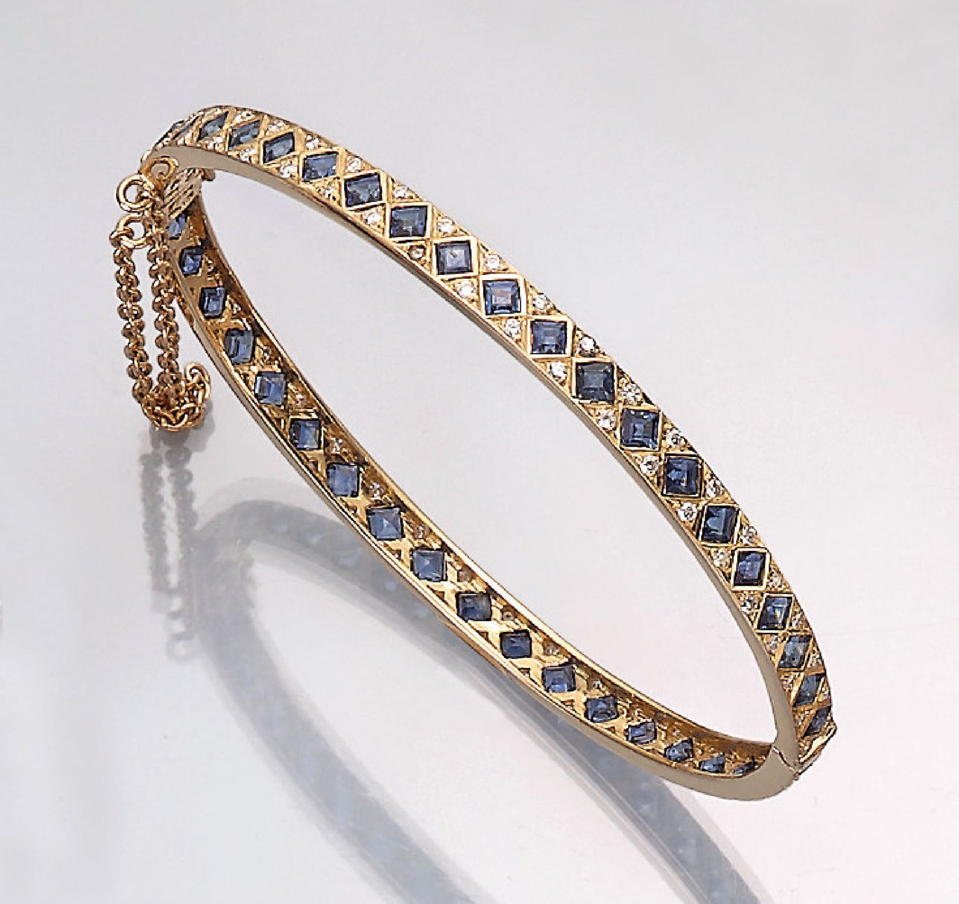 18 kt gold bangle with sapphires and brilliants , YG 750/000, 44 bevelled sapphires total approx.