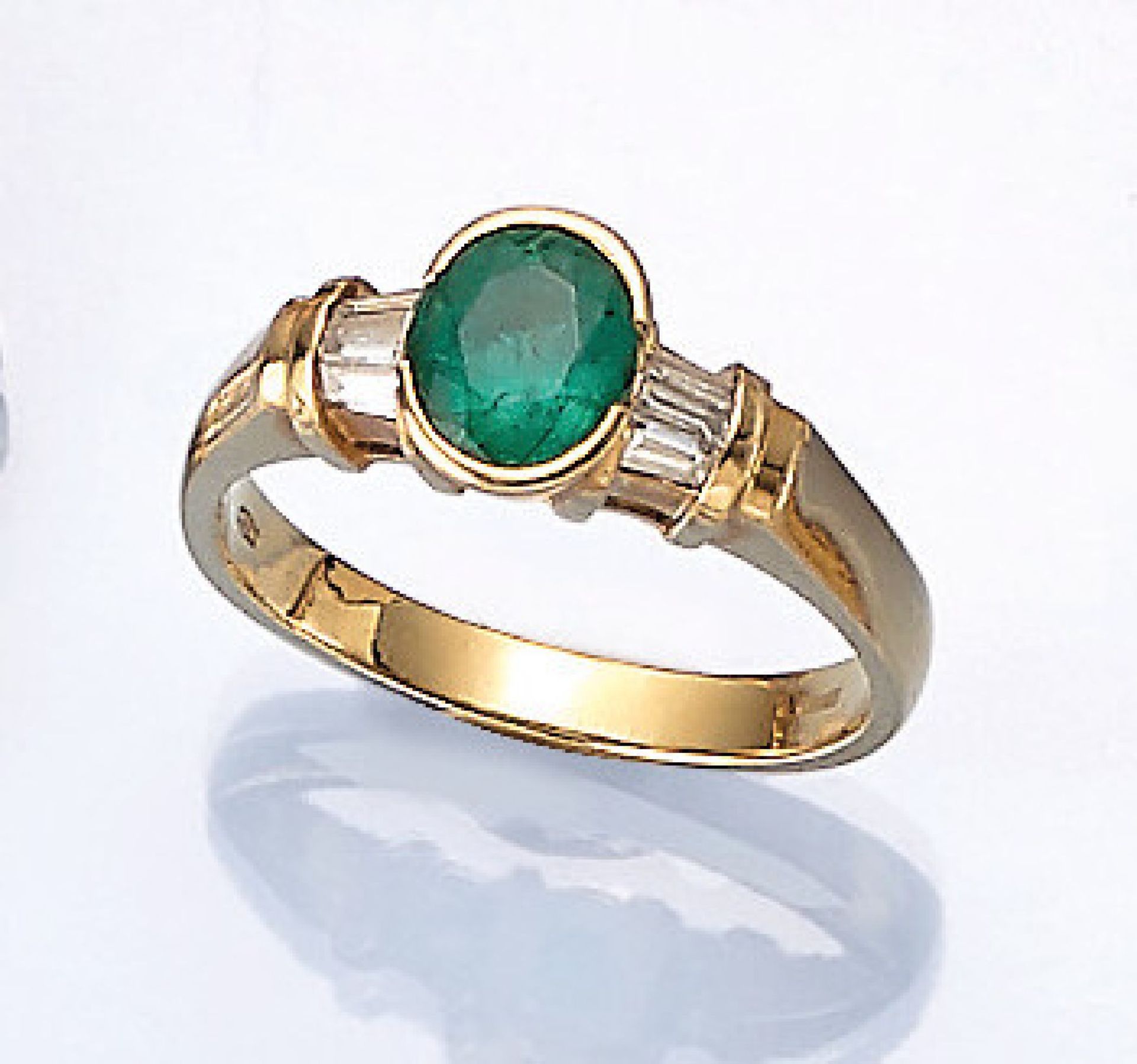 18 kt gold ring with emerald and diamonds , YG 750/000, oval bevelled emerald approx. 1.23ct (