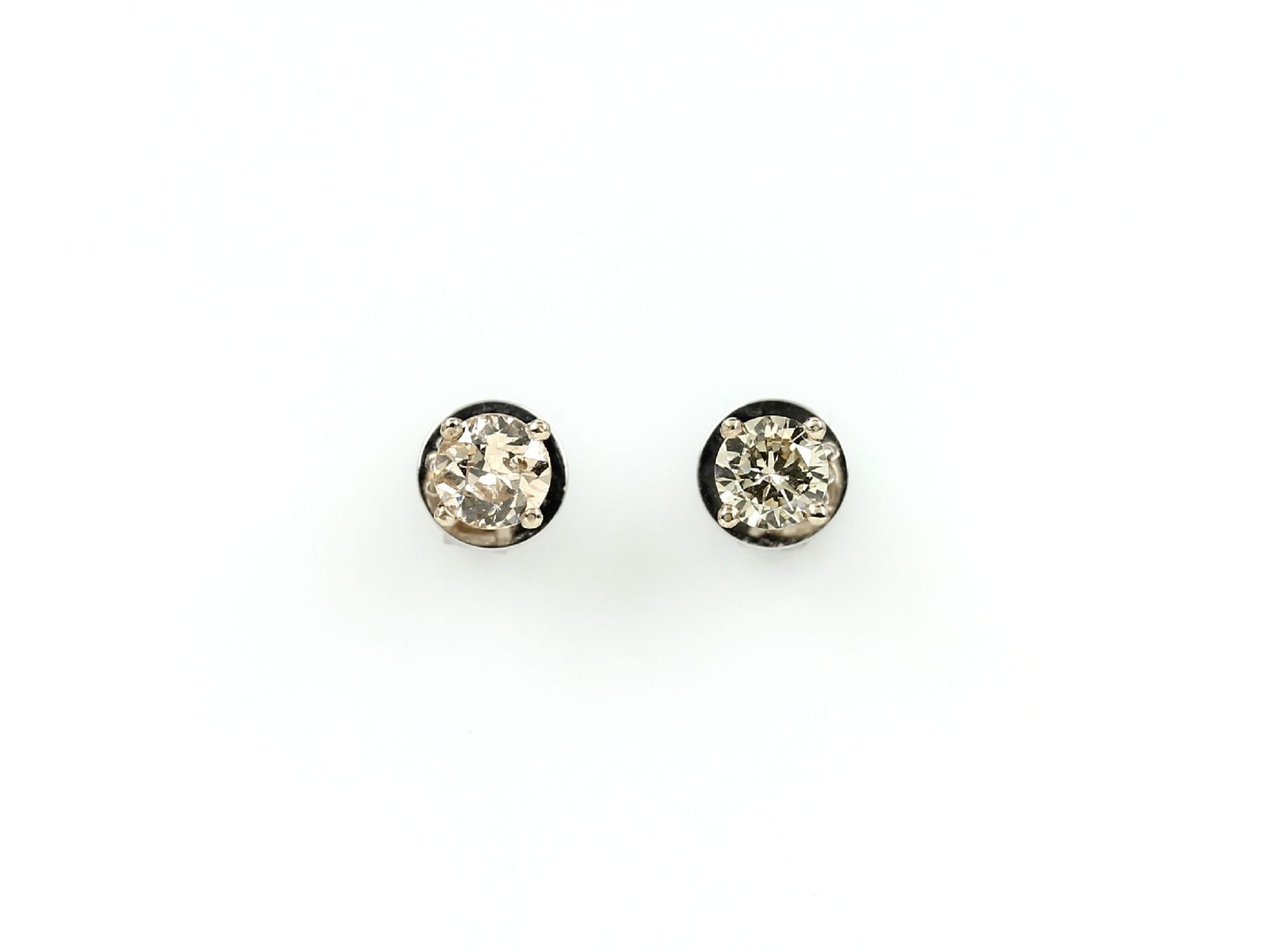 Pair of 14 kt gold earrings with brilliants , WG 585/000, 2 brilliants total approx. 0.80 ct Cape/