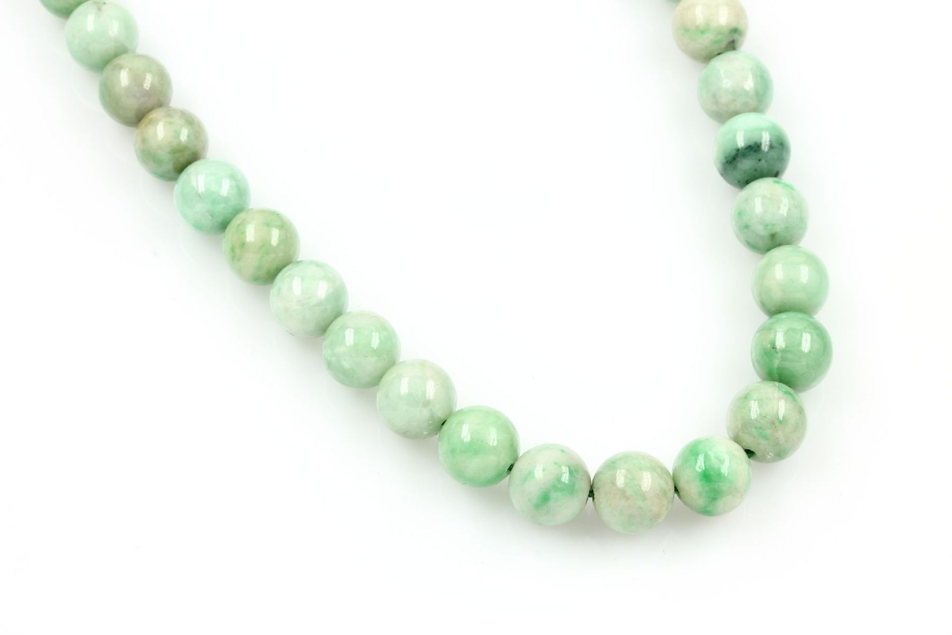 Necklace with jade , jade spheres, diam. approx. 9 mm, l. approx. 52 cm, clasp silver, rethreading