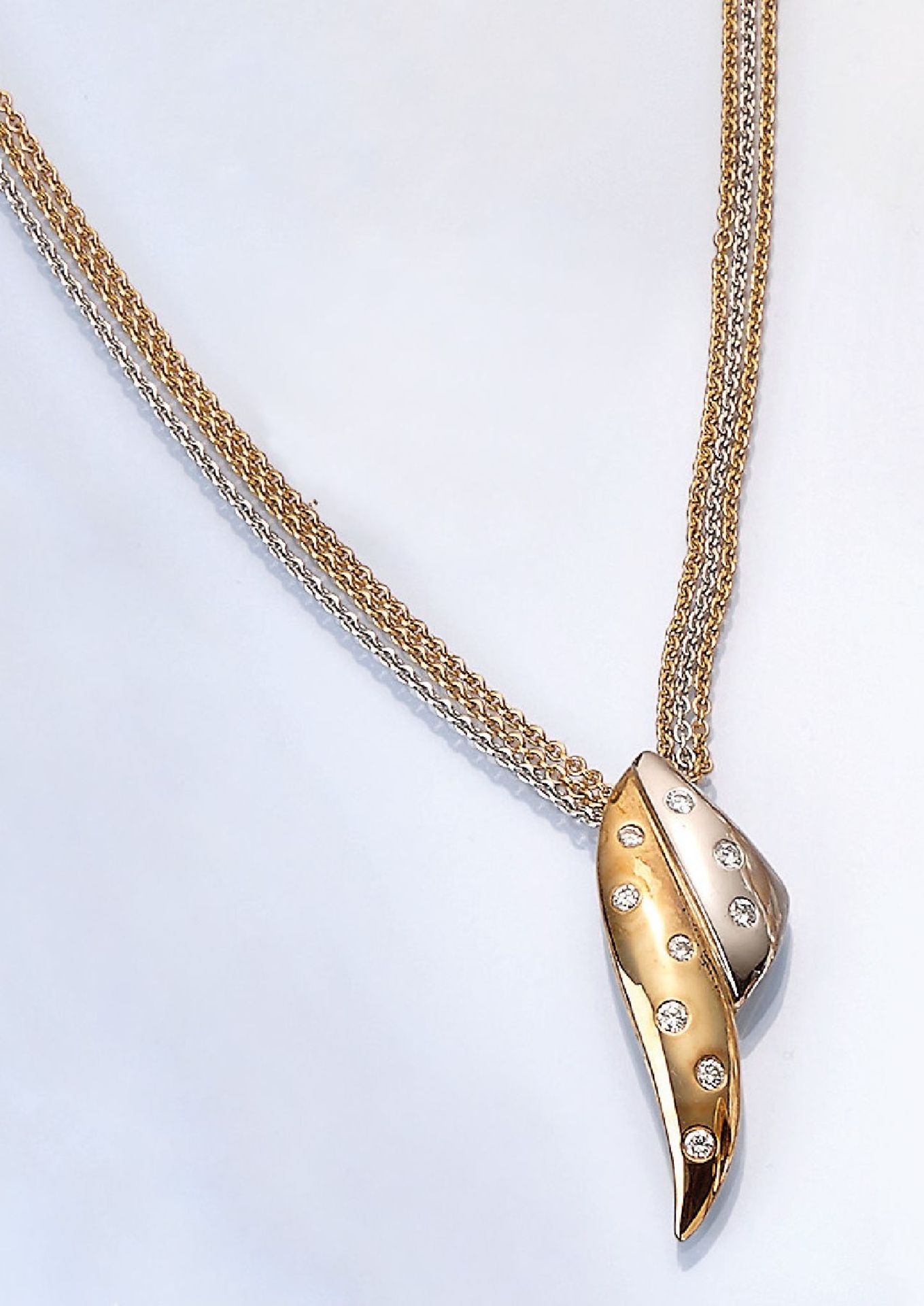 18 kt gold pendant with brilliants , YG/WG 750/000, with 3-row chain YG/WG 585/000, 9 brilliants