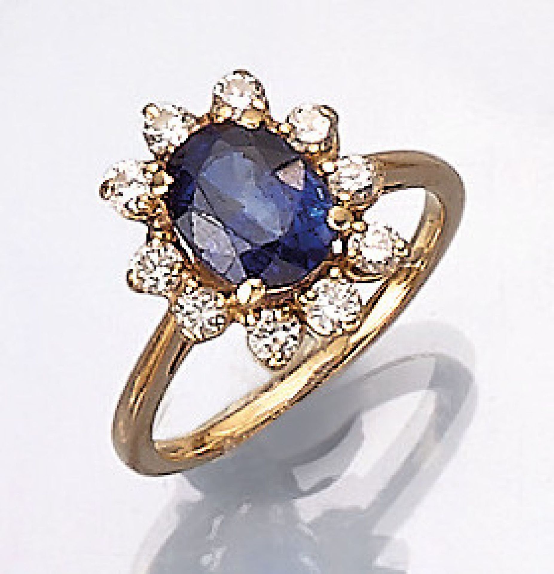 18 kt gold blossom ring with sapphire and brilliants , YG 750/000, centered oval bevelled sapphire