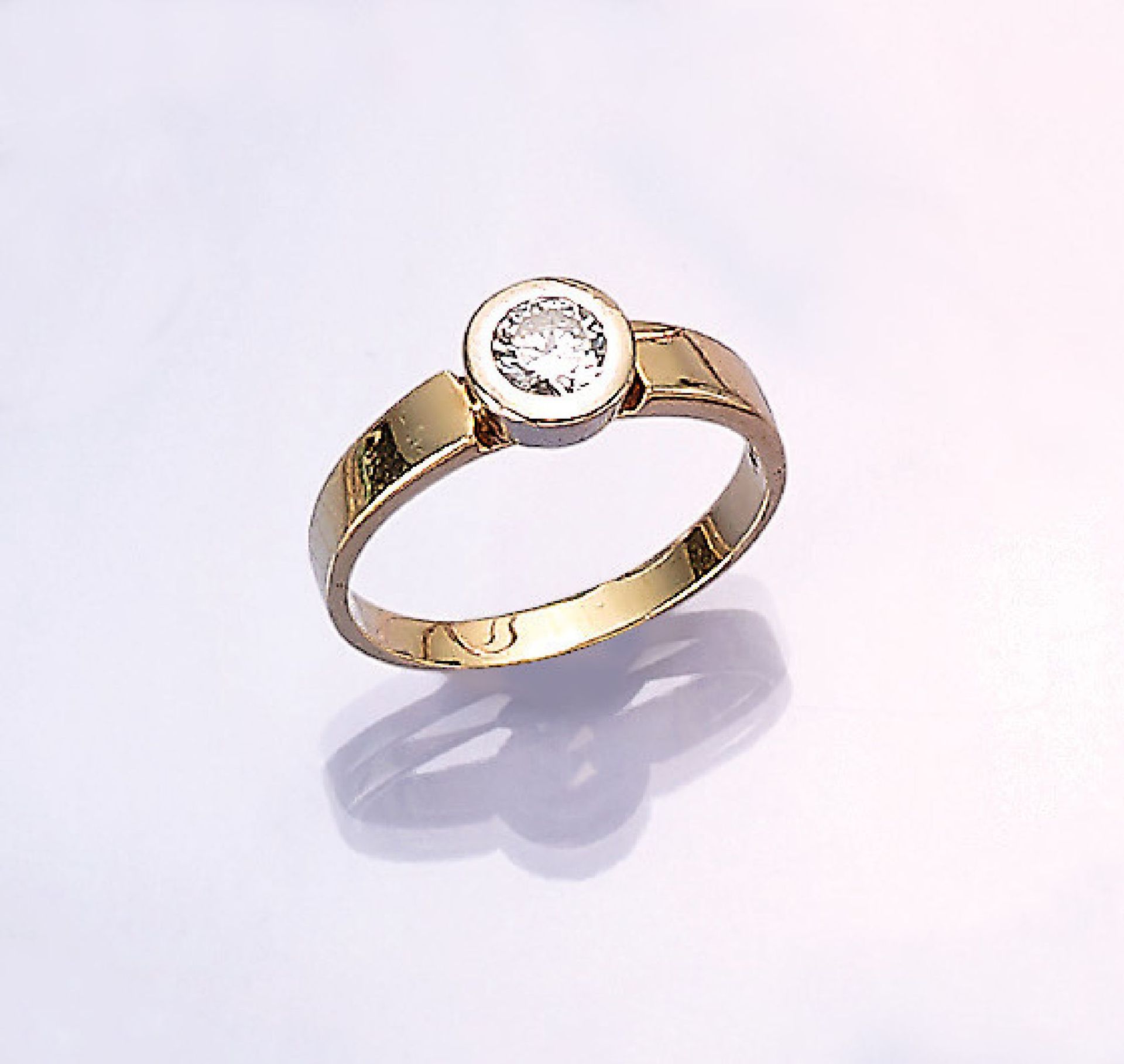 14 kt gold ring with brilliant , YG/WG 585/000, 1 brilliant approx. 0.47 ct Wesselton/si, approx.