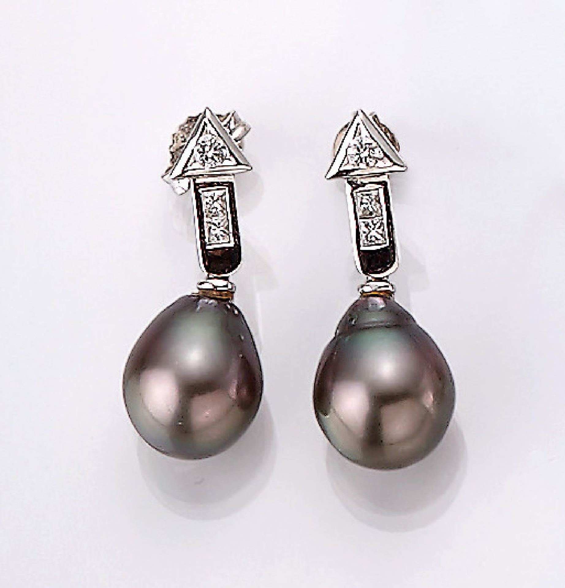 Pair of 18 kt gold earrings with cultured tahitian pearls and diamonds , WG 750/000, each 1