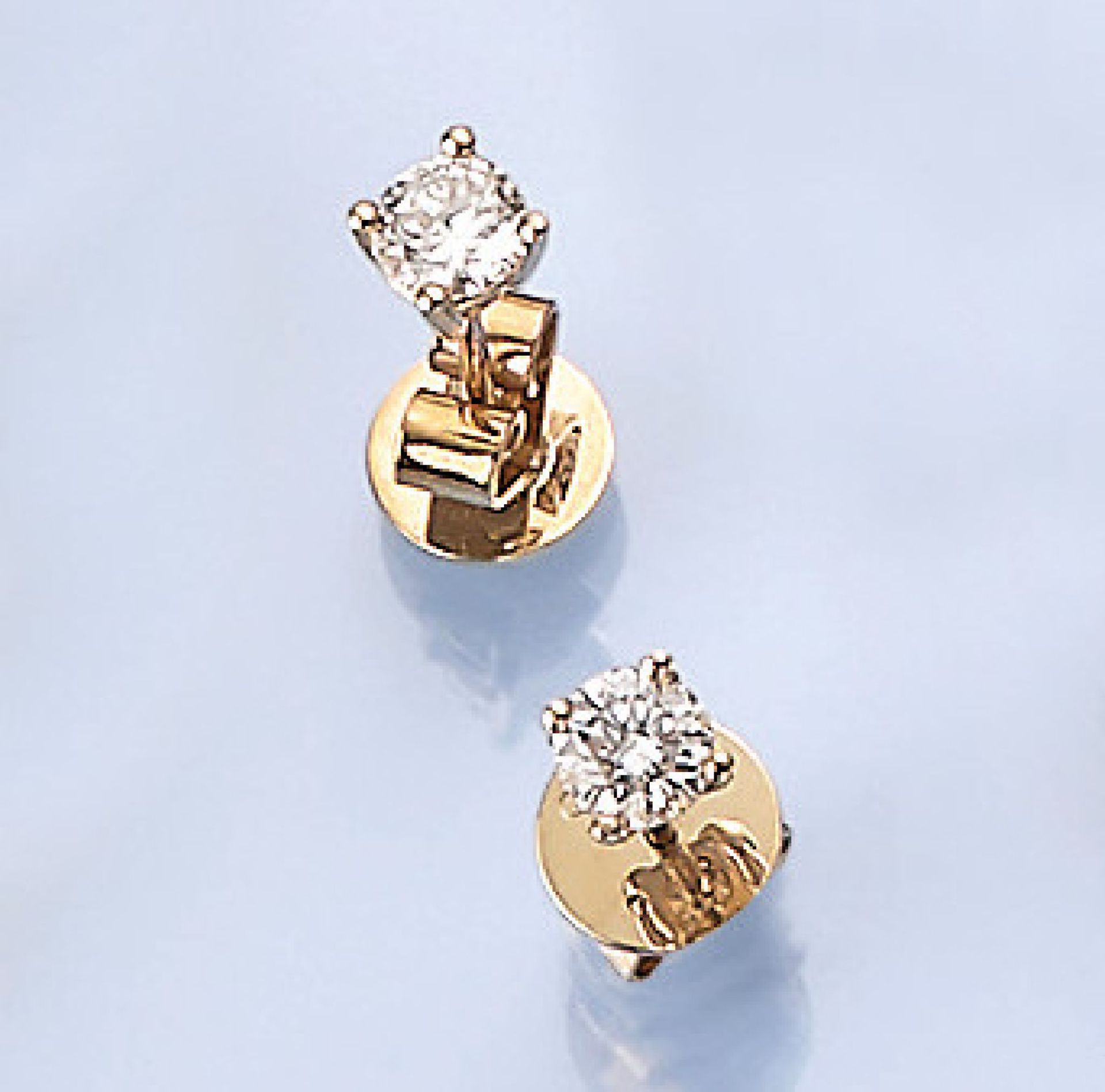 Pair of 14 kt gold earrings with brilliants , YG 585/000, 2 brilliants total approx. 0.55 ct