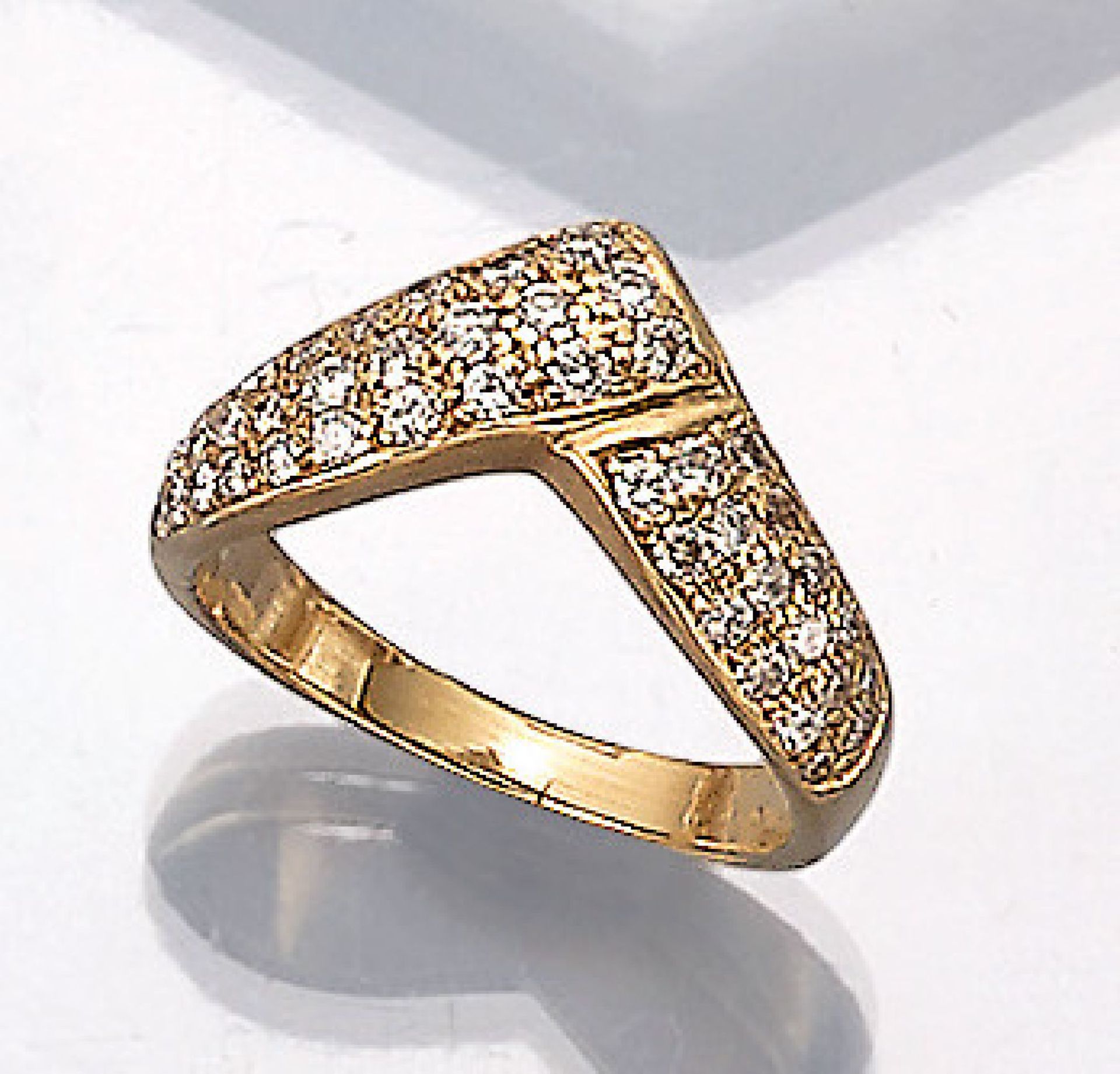 18 kt gold ring with brilliants , YG 750/000, asymm. splint, brilliants total approx. 1.2 ct