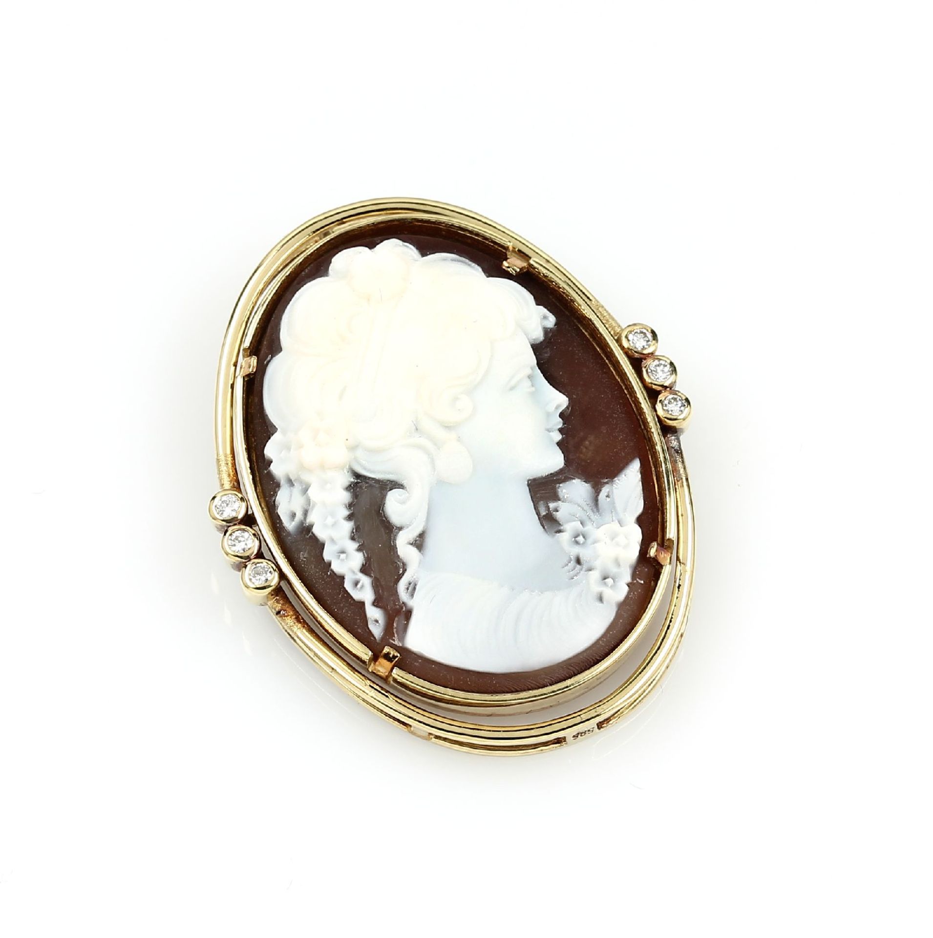 Brooch with shell cameo and brilliants , YG 585/000, 6 brilliants total approx. 0.18 ct Wesselton/