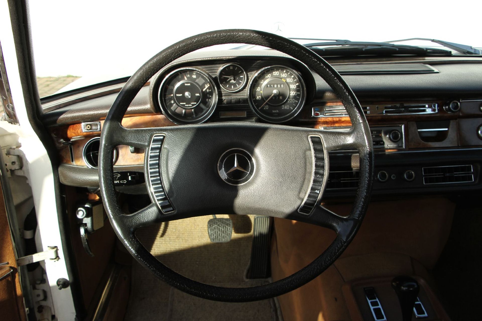 Mercedes-Benz 300 SEL 3,5, Chassis Number: 10905612007692, first registered 09/1971, german car with - Bild 14 aus 15