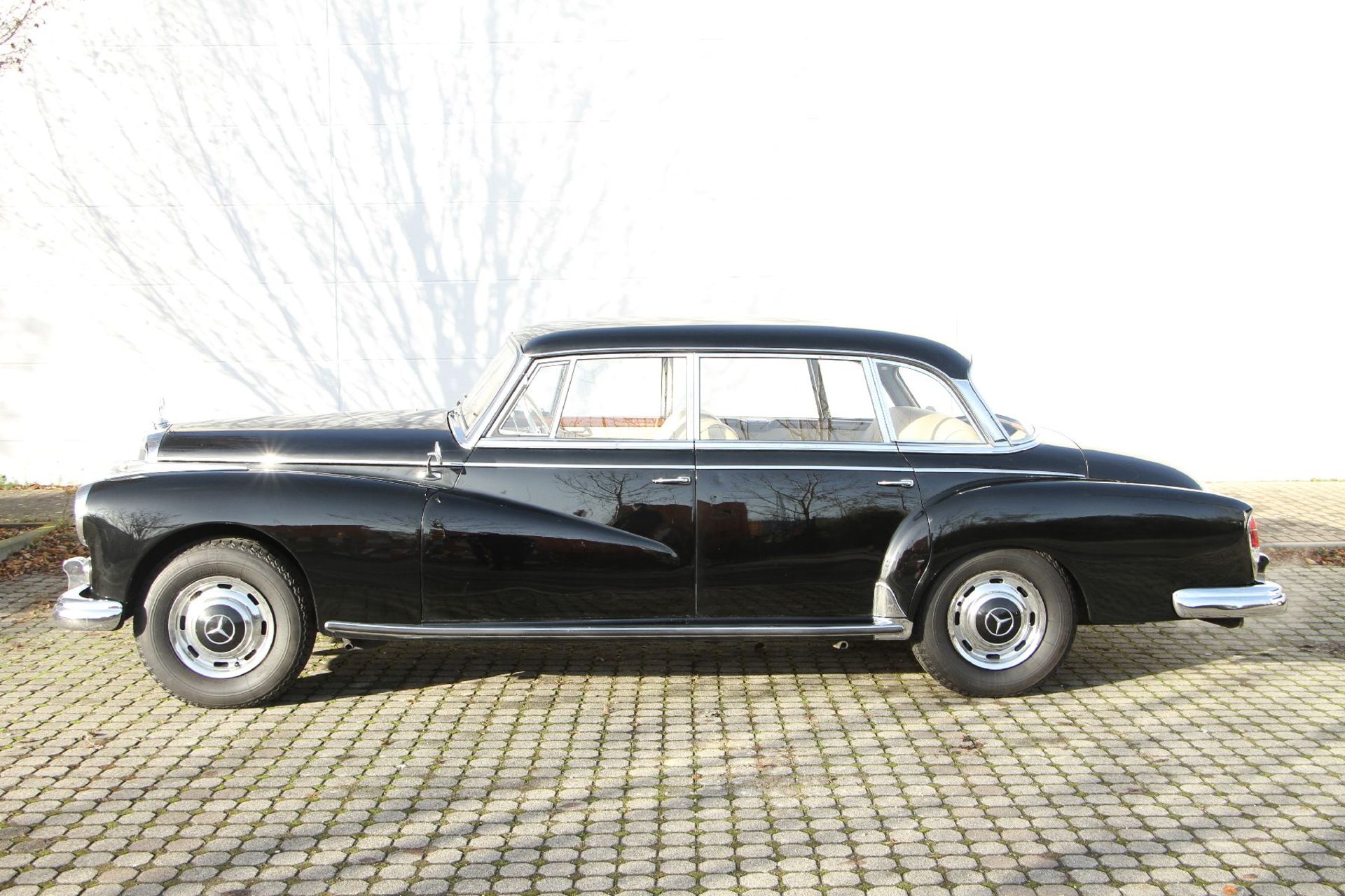 Mercedes-Benz 300d Adenauer, Chassis Number: 8500228, first registered 07/1958, two owners within - Bild 4 aus 16