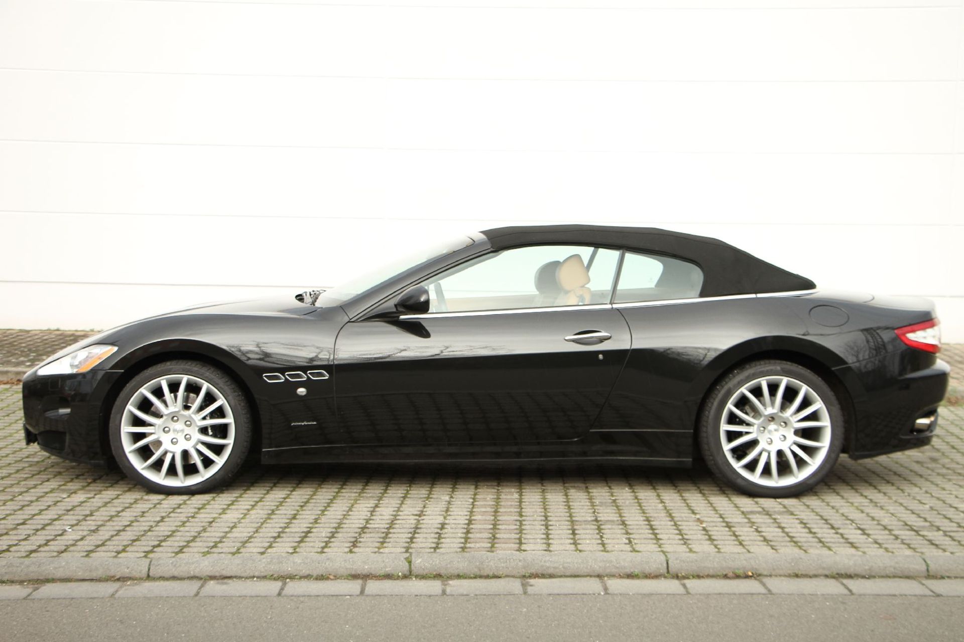 Maserati Grand Cabrio, Chassis Number: ZAMKM45B000052657, first registered 04/2010, two owners, - Bild 3 aus 15