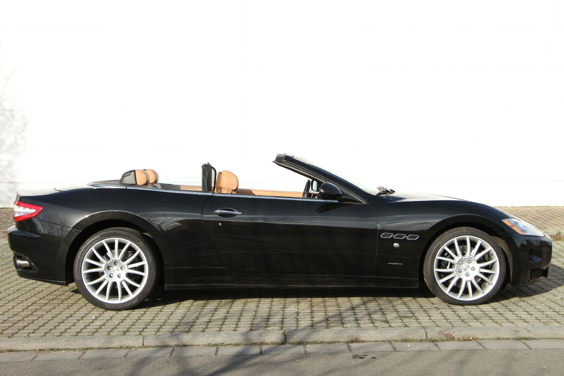 Maserati Grand Cabrio, Chassis Number: ZAMKM45B000052657, first registered 04/2010, two owners, - Bild 8 aus 15