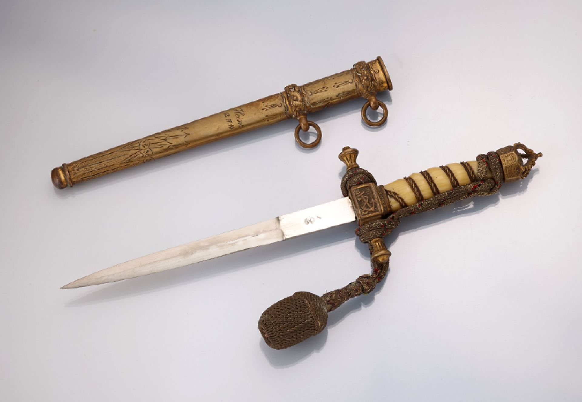 Marine Honor dagger, approx. 1914 , gilded brass fittings, open crown, bone handle with wire, with