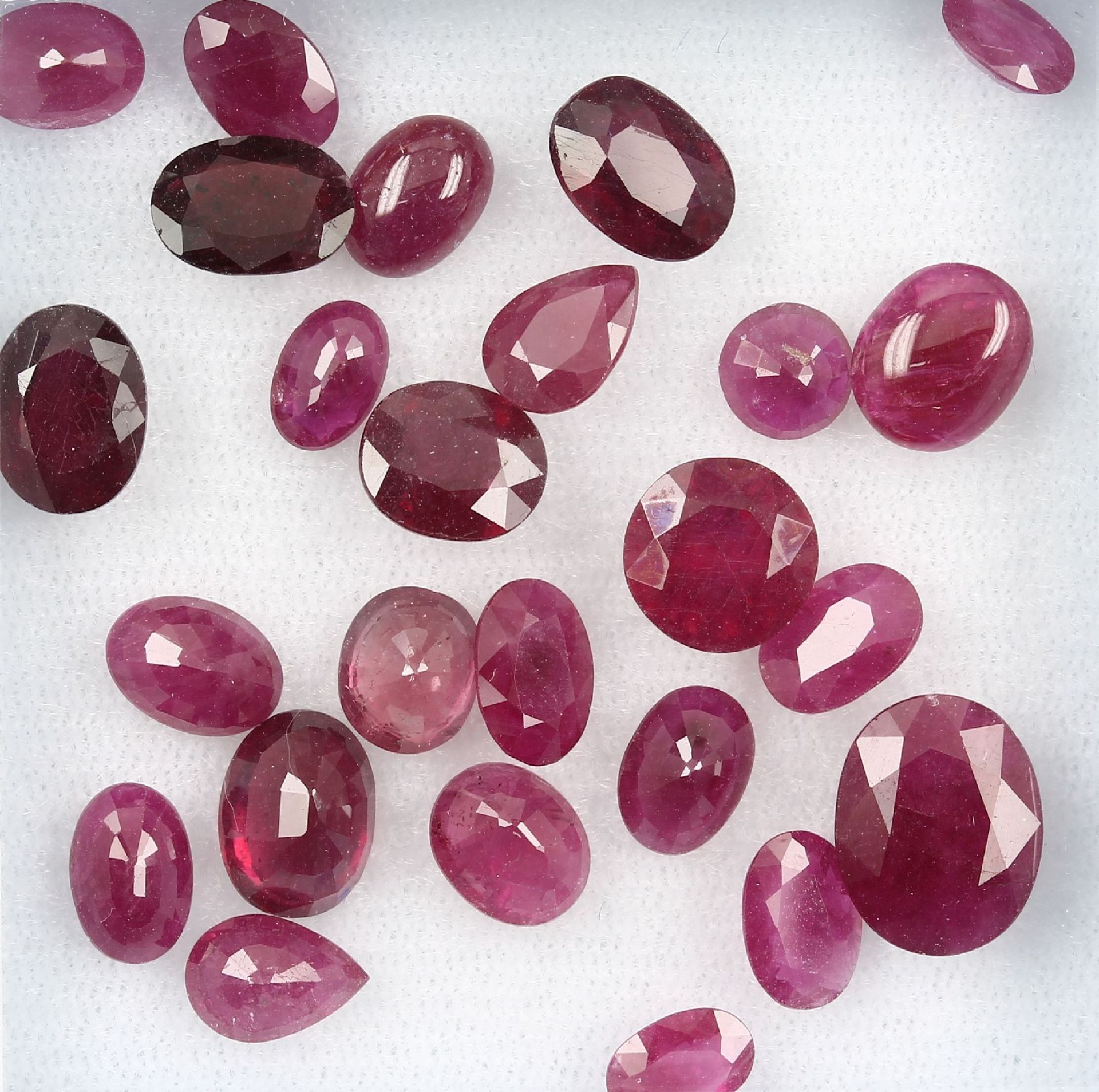 Lot loose rubies , total approx. 29.70 ct, treated, in different cuts and sizes, partially