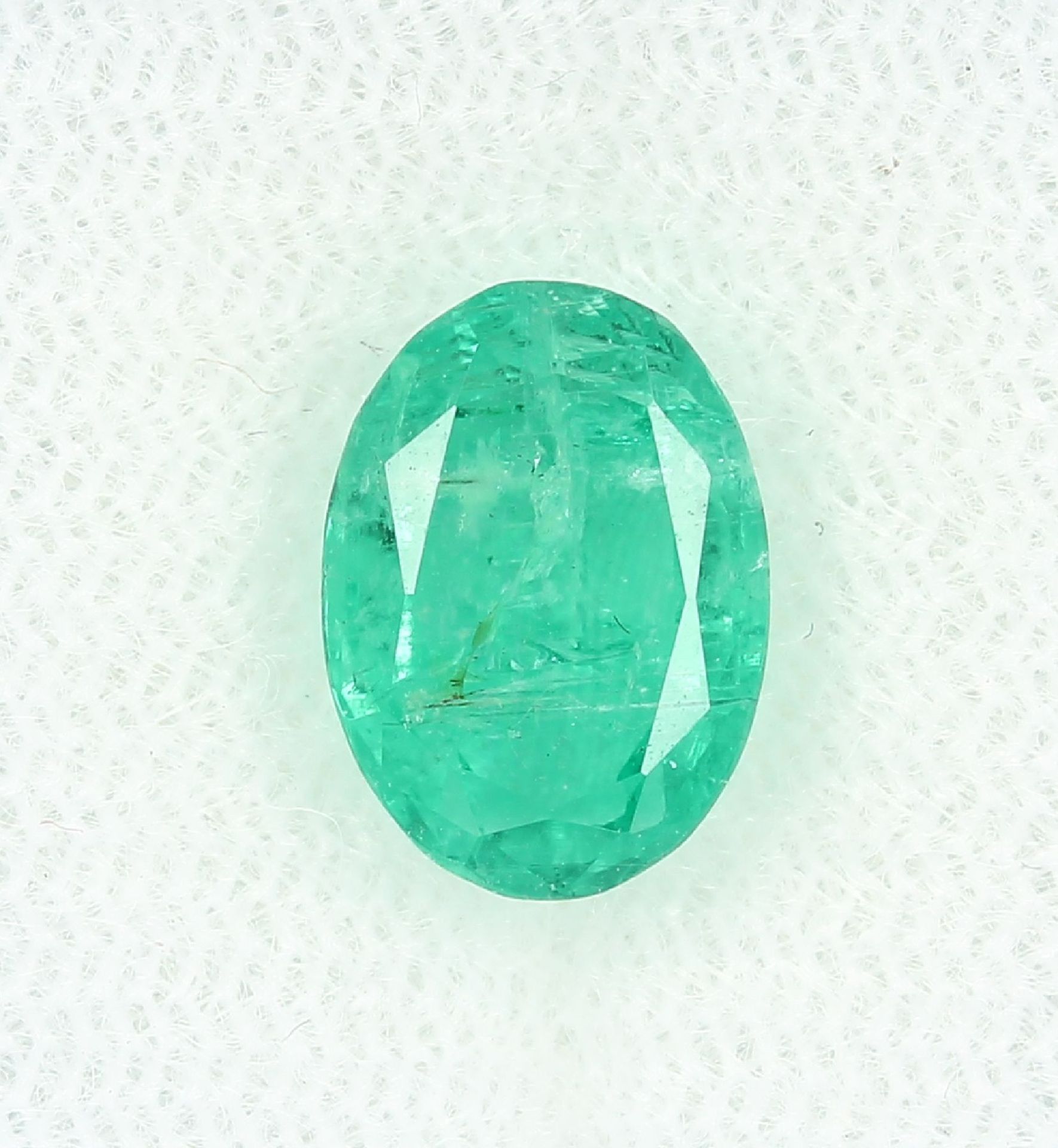 Loose emerald , approx. 2.95 ct, oval bevelled Valuation Price: 900, - EUR