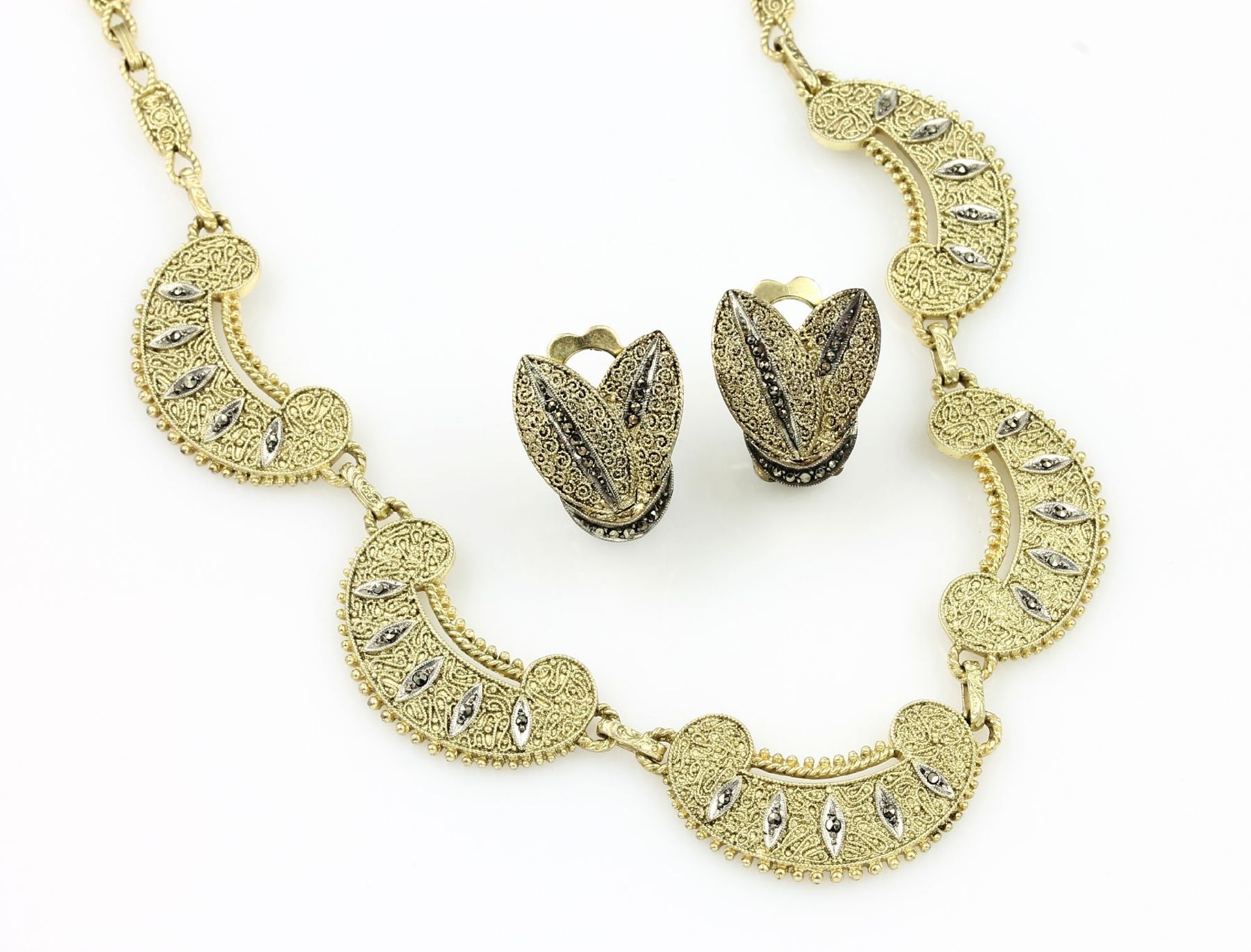 Lot THEODOR FAHRNER jewelry, silver 925 gilded , comprised of: necklace and pair of earclips, so-