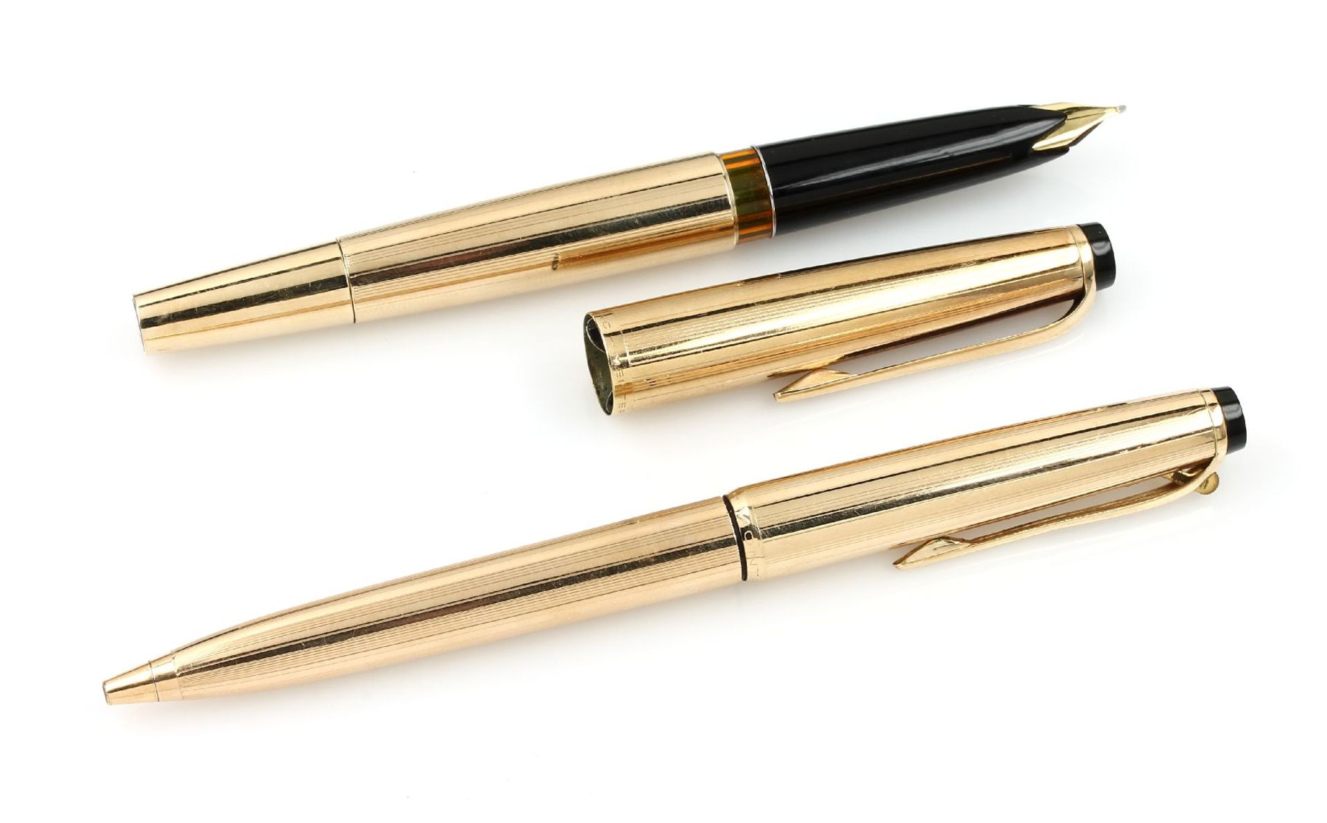 MONTBLANC pen set, comprised of: 1 x fountain pen No. 82, 1 x ballpen No. 88, lever mechanism,