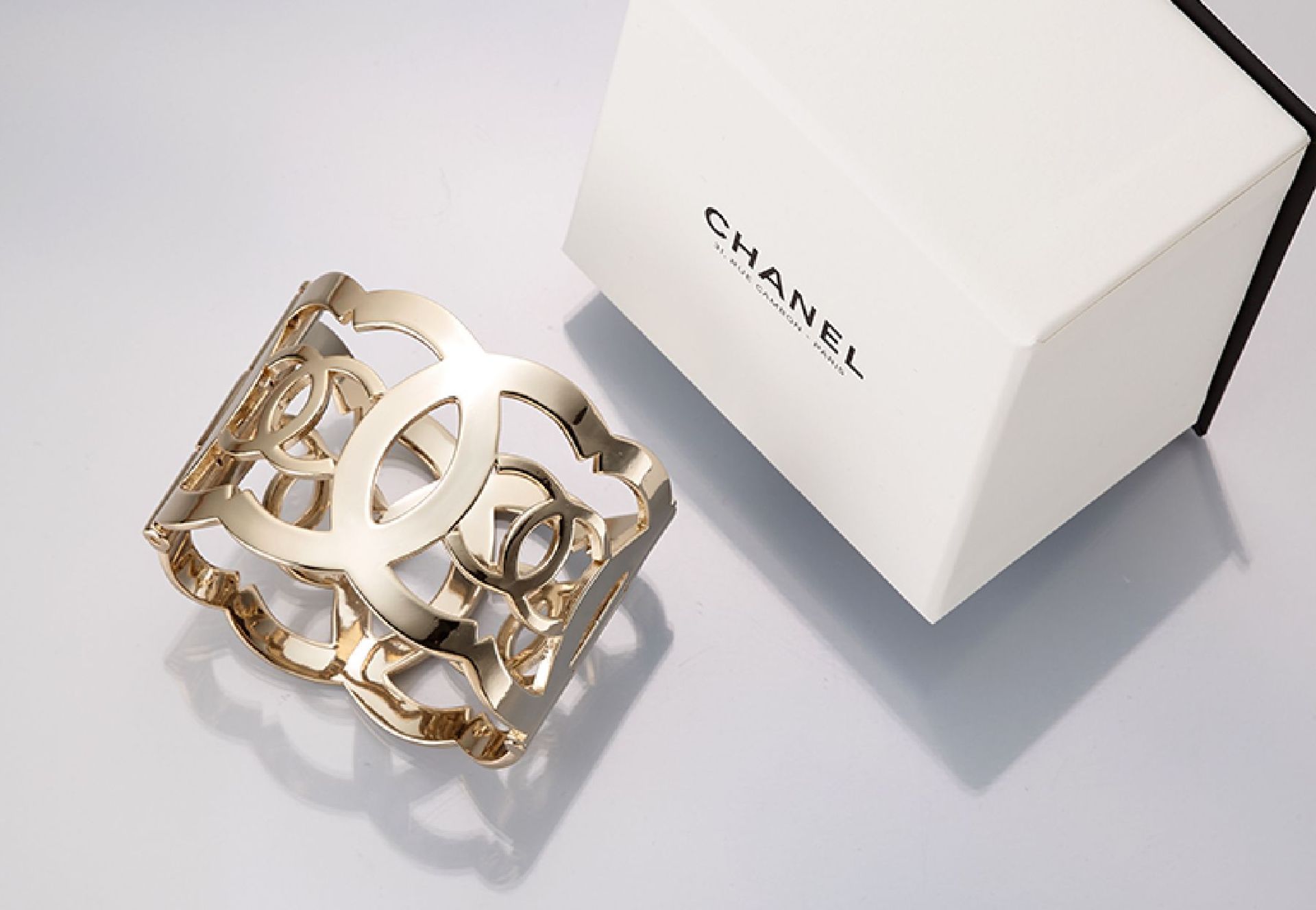 Wide CHANEL bangle, metal gilded , sawing, partly with CC emblem, polished, diam. approx.6 x 5 cm,