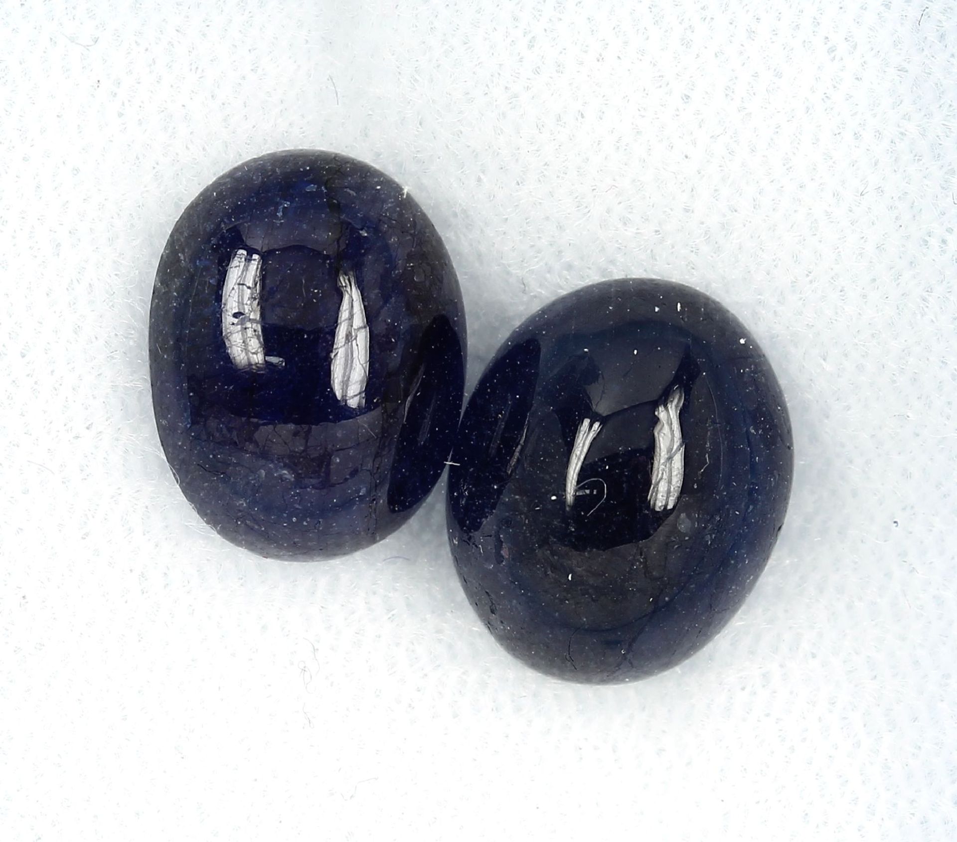 Lot 2 loose sapphires , total approx. 17.62 ct, treated , oval cabochons Valuation Price: 1100, -