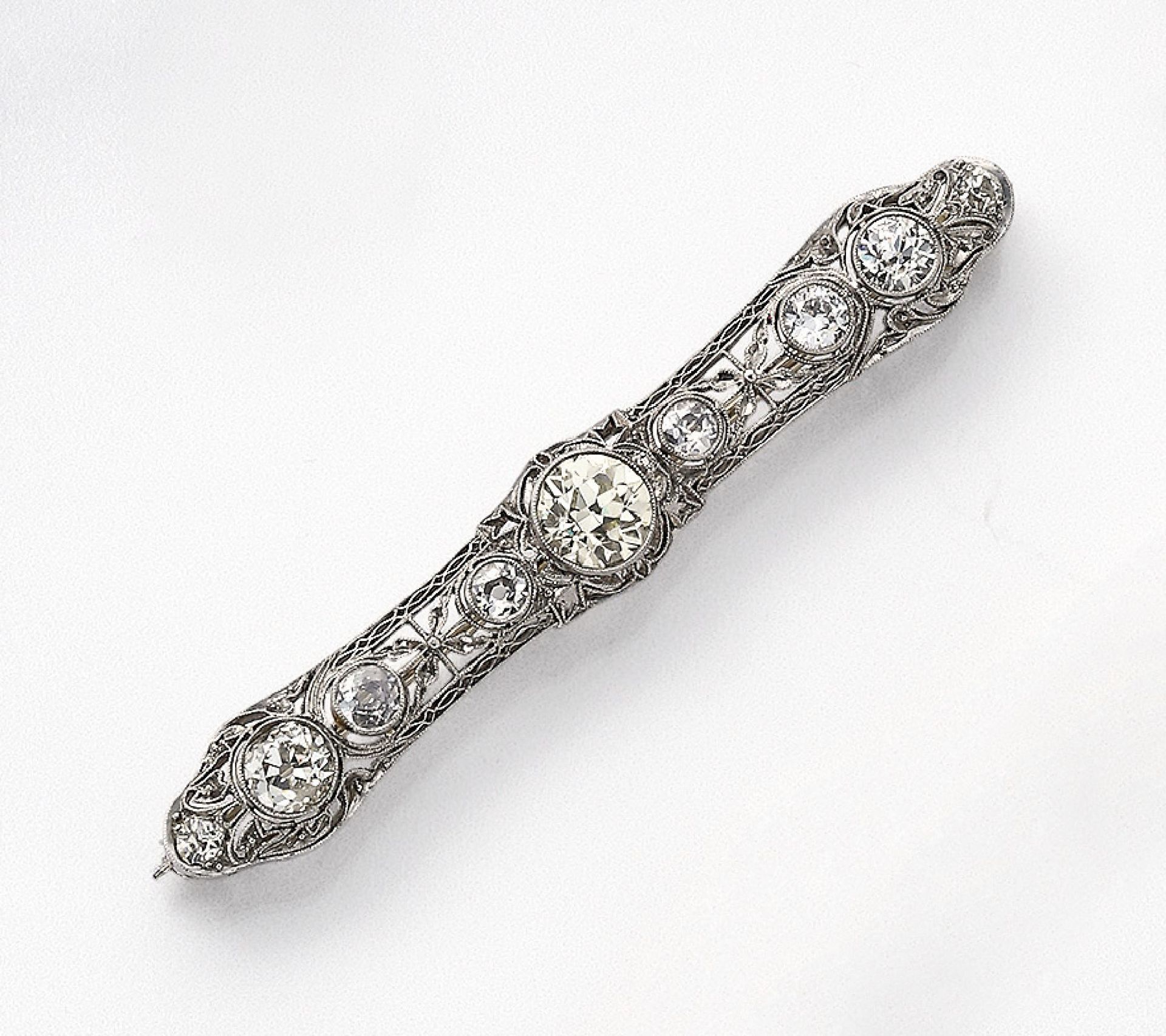Art-Deco-platinum pendant with diamonds and green garnet , platinum, approx. 1925/30, 29diamond-