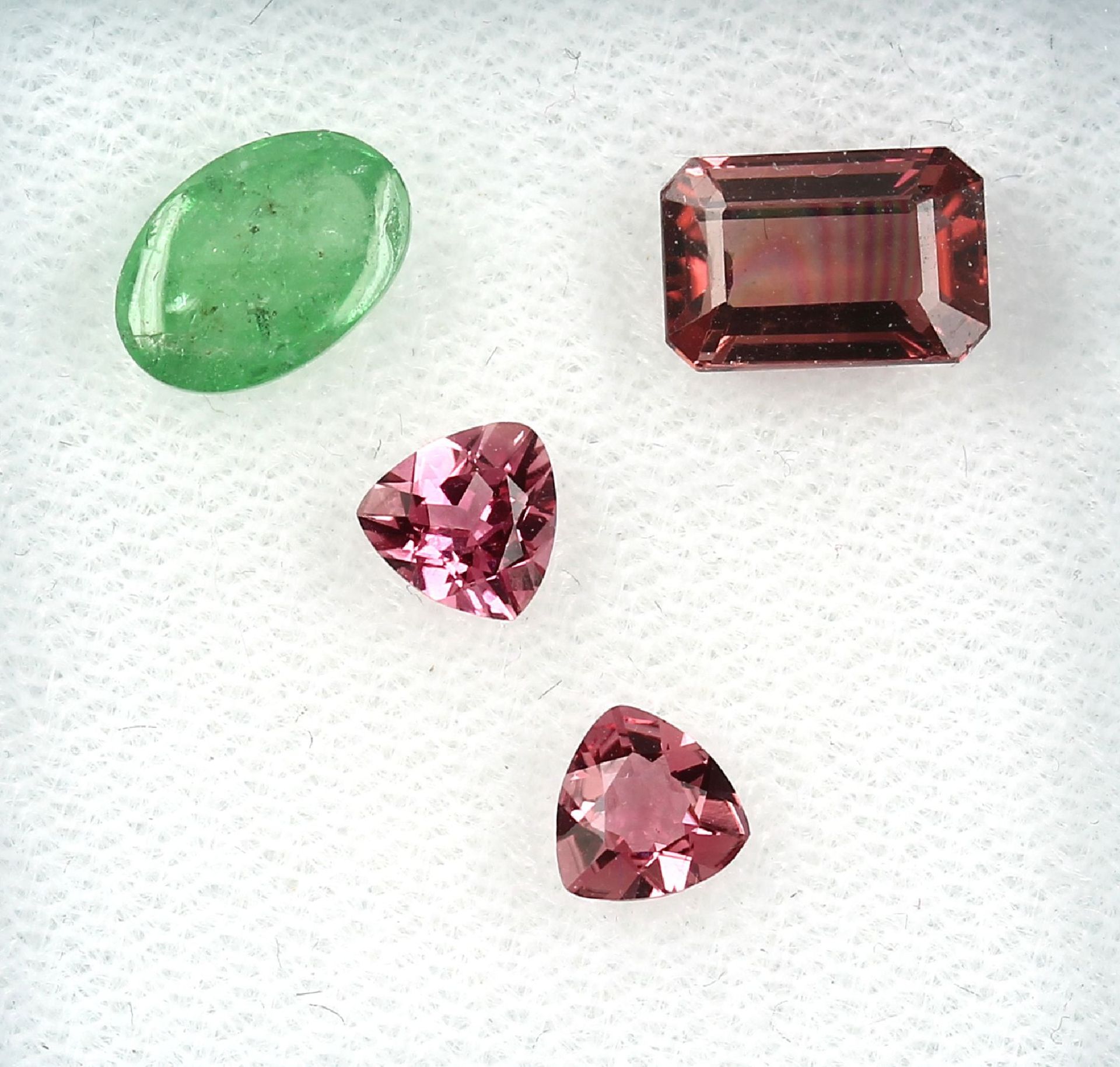 Lot 4 loose tourmalines , total approx. 4.8 ct, comprised of: 1 x rectangularly bevelled, 2 x