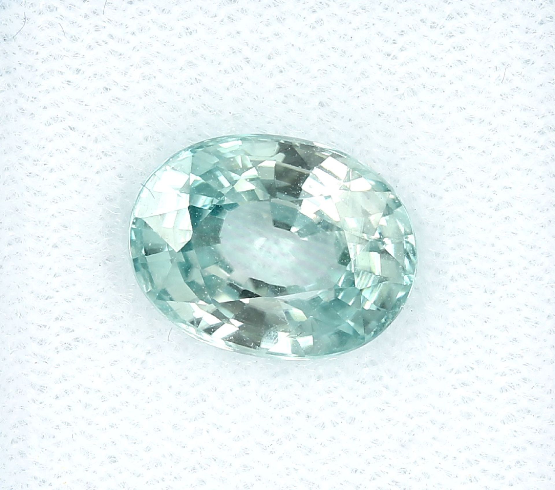 Loose zircon , approx. 5.15 ct, blue, oval bevelled Valuation Price: 480, - EUR