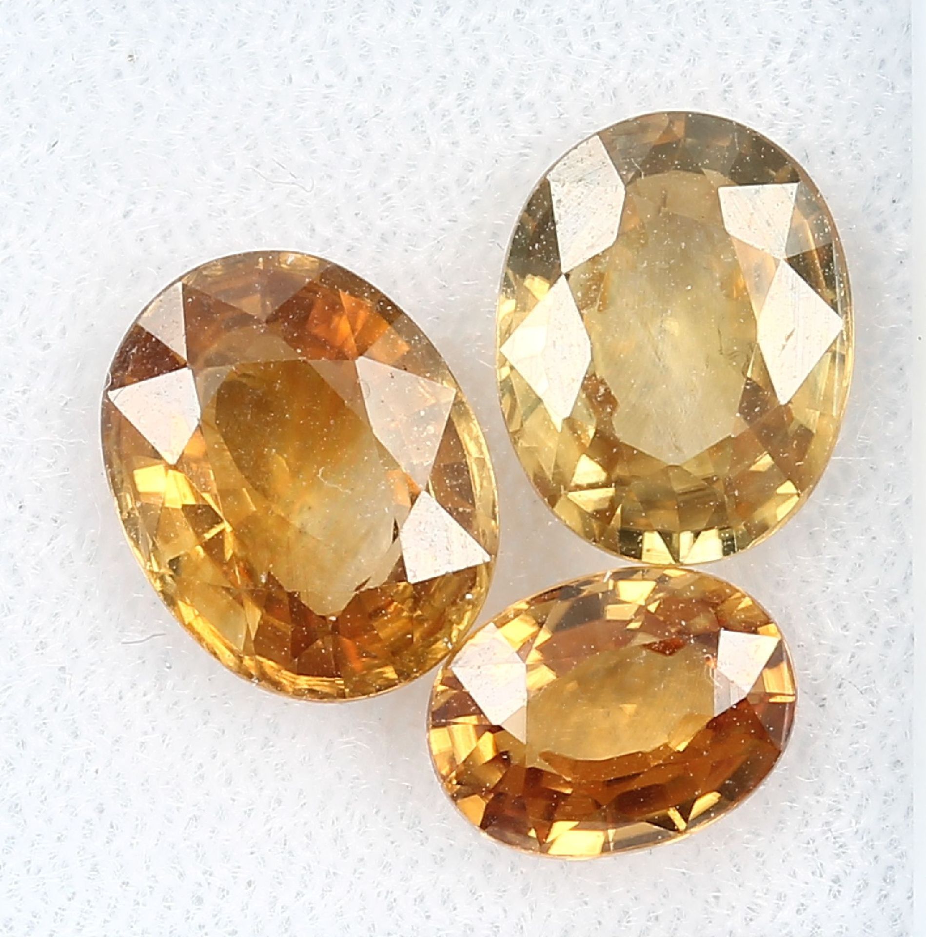 Lot 3 loose zircones , total approx. 9.87 ct, oval bevelled, honey yellow Valuation Price: 760, -