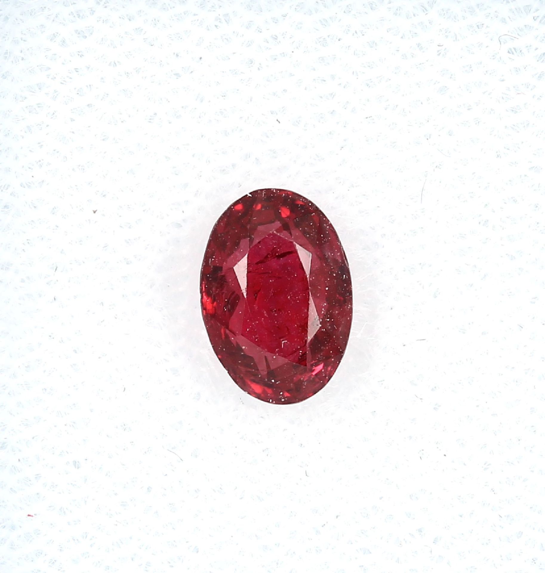 Loose spinel , approx. 1.42 ct, oval bevelled, pink-red, with expertise